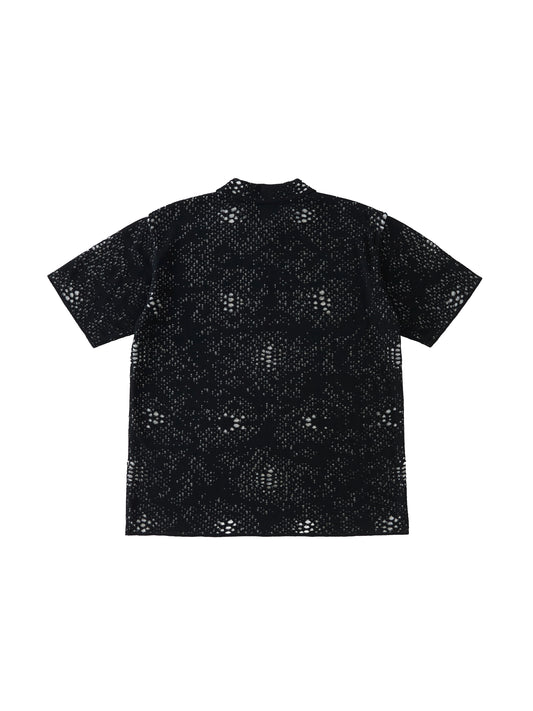 color:BLACK