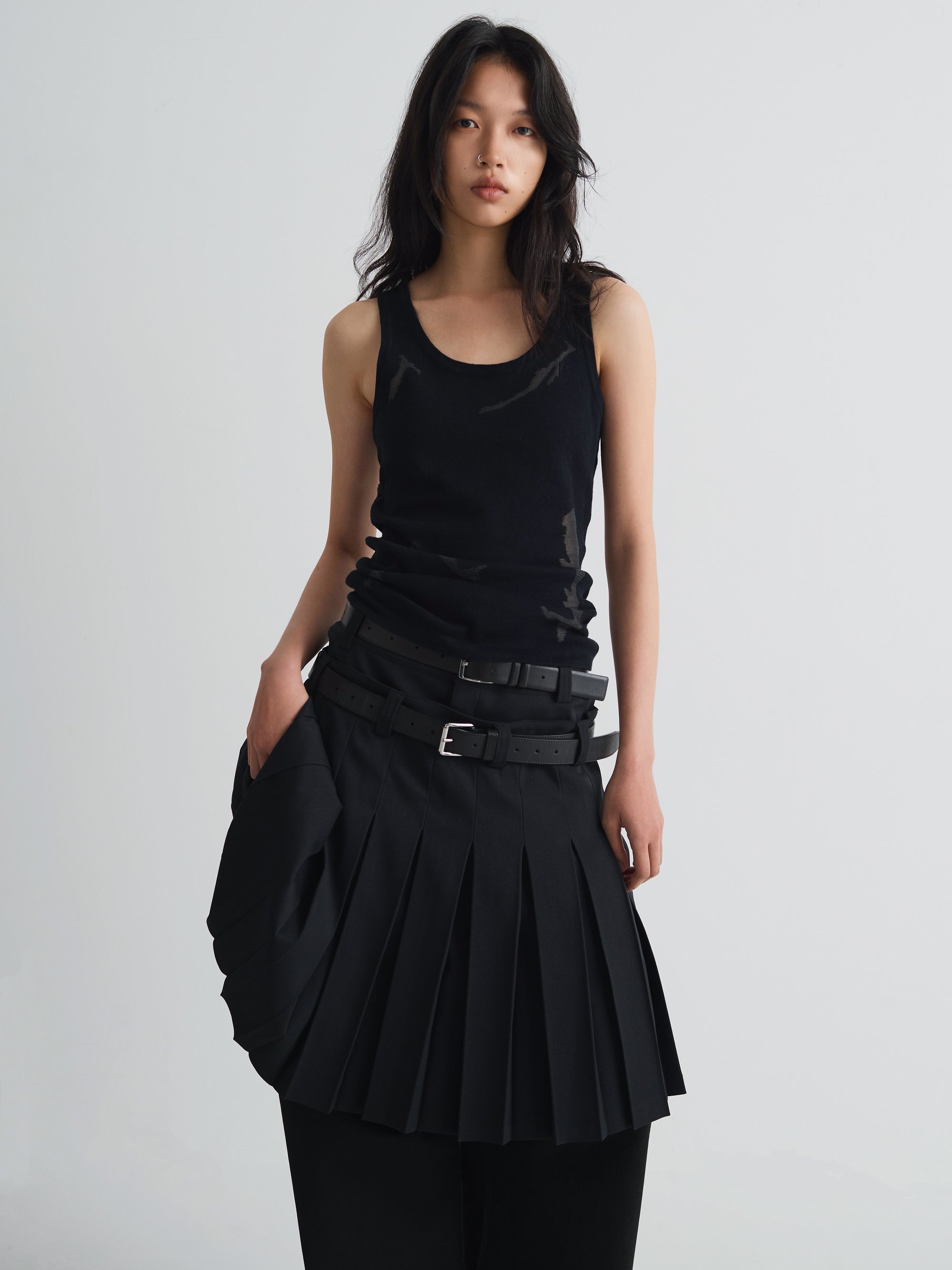 color:BLACK
