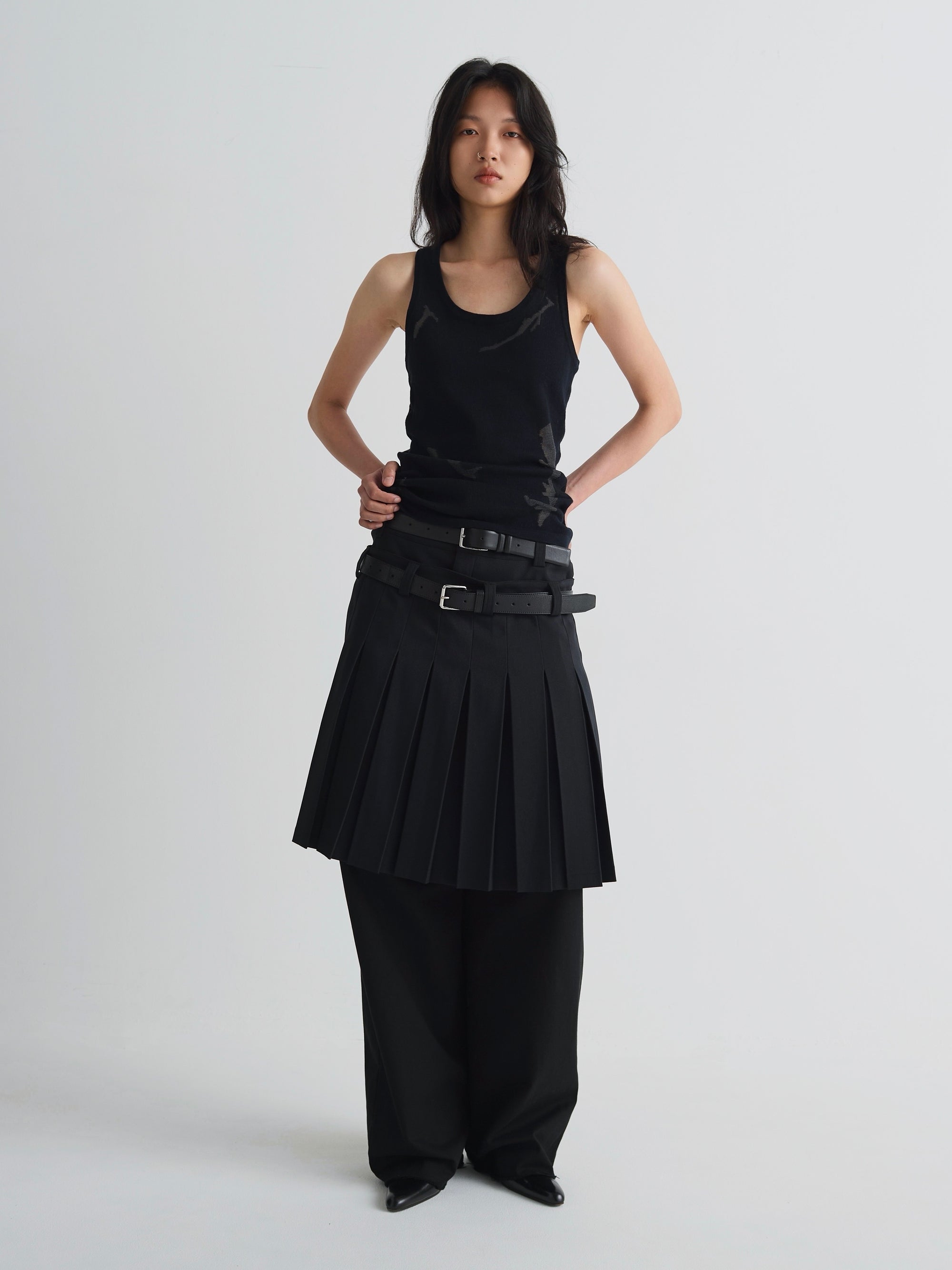 color:BLACK