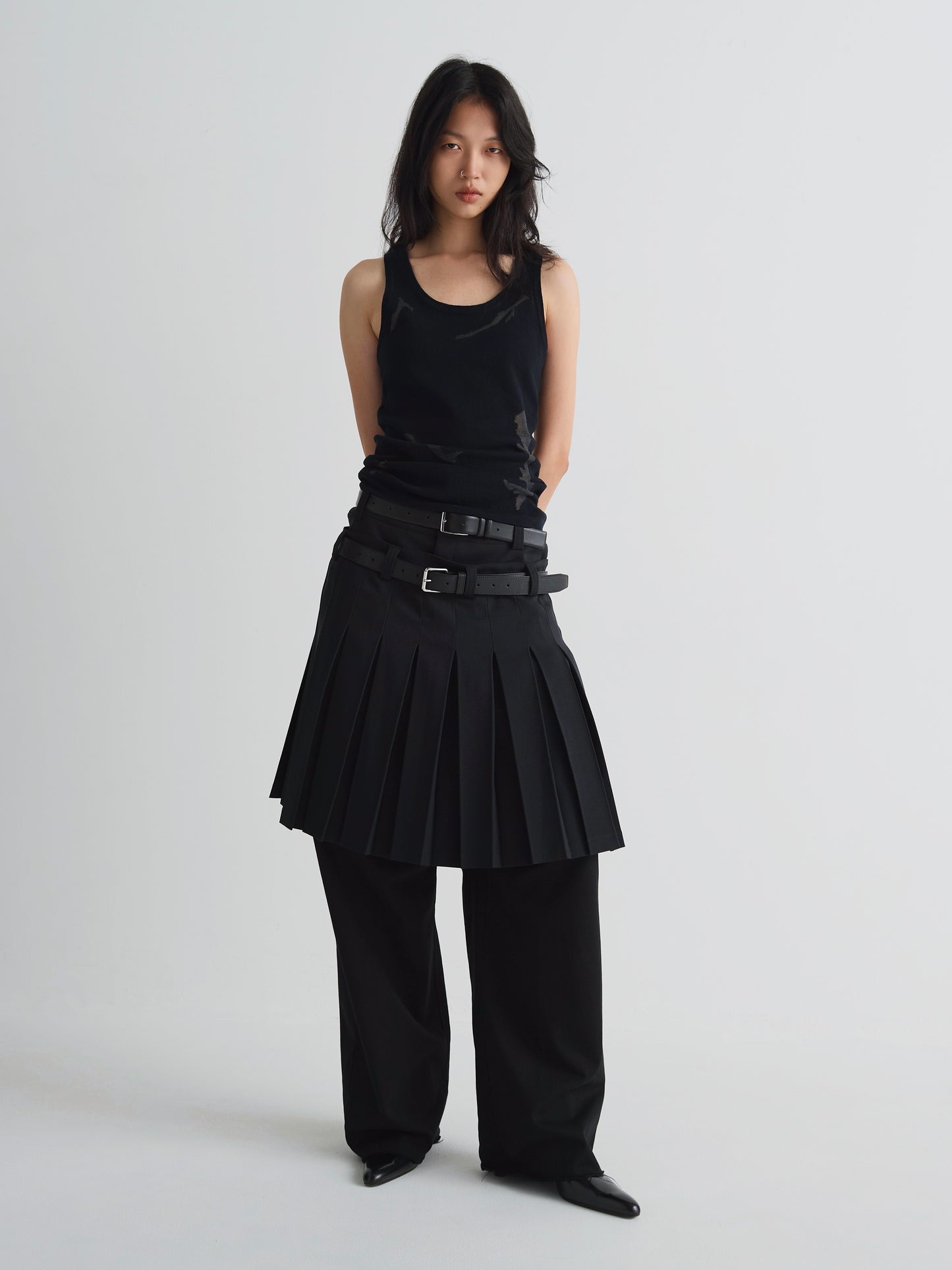 color:BLACK