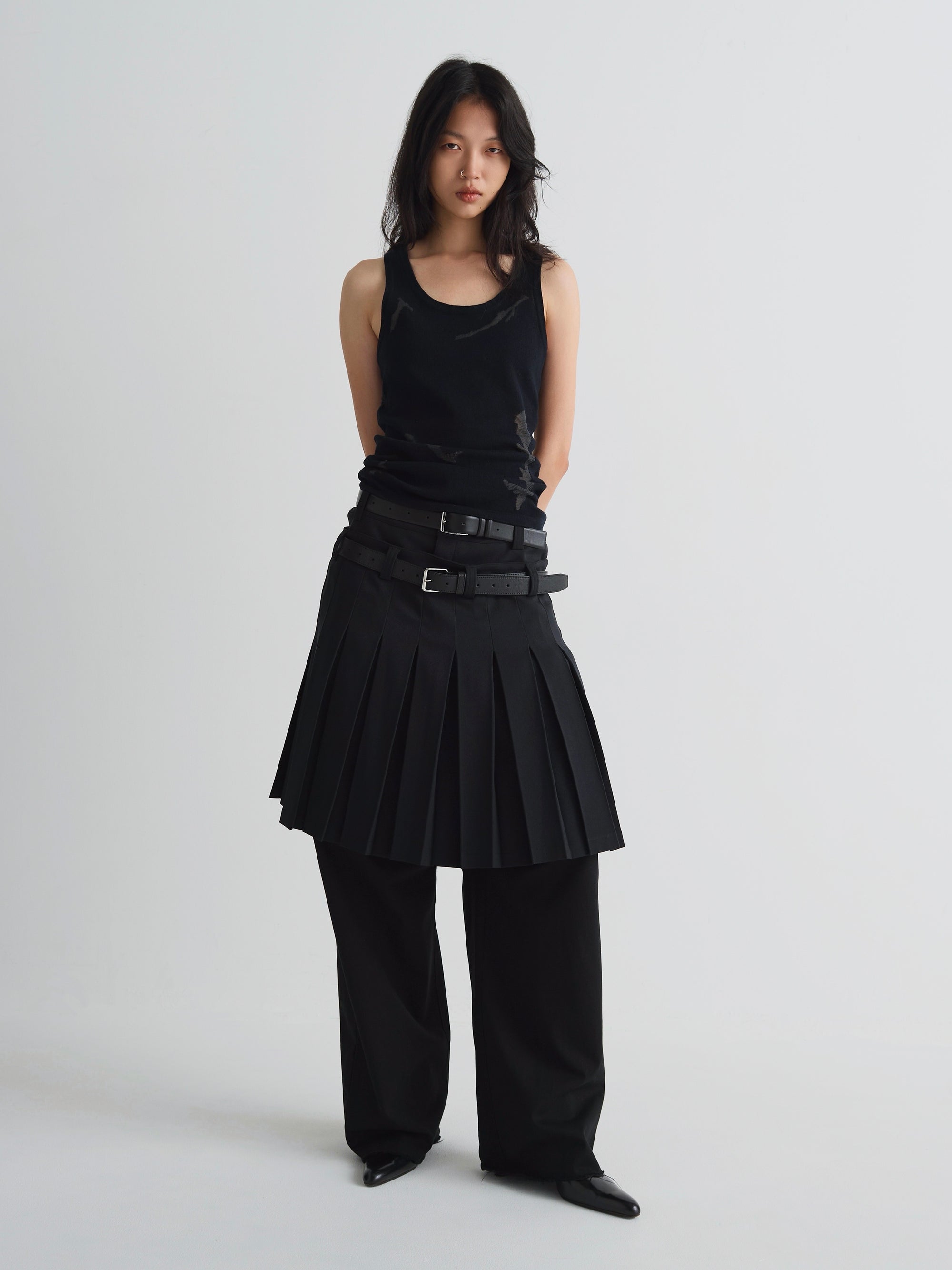 color:BLACK