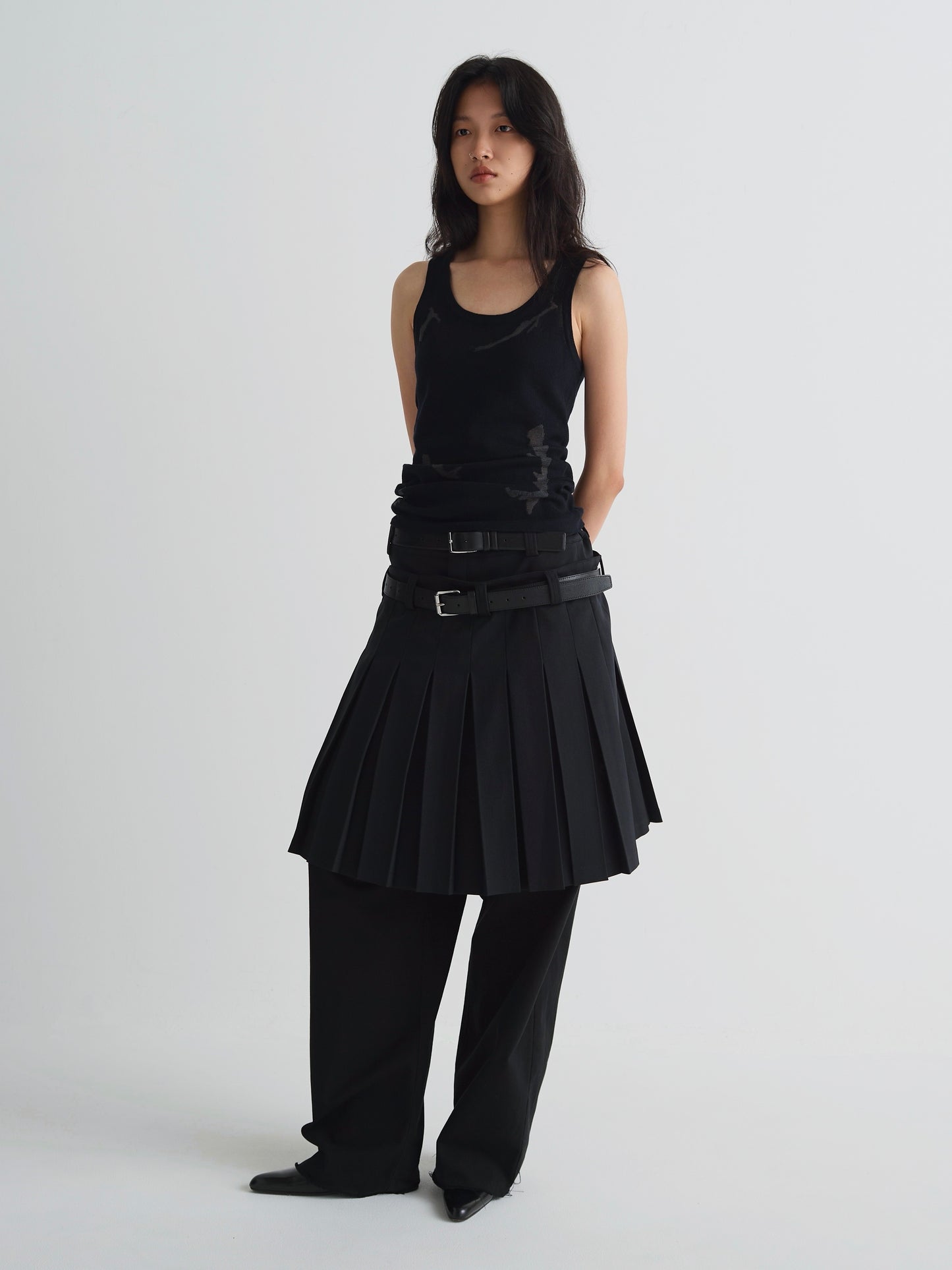 color:BLACK