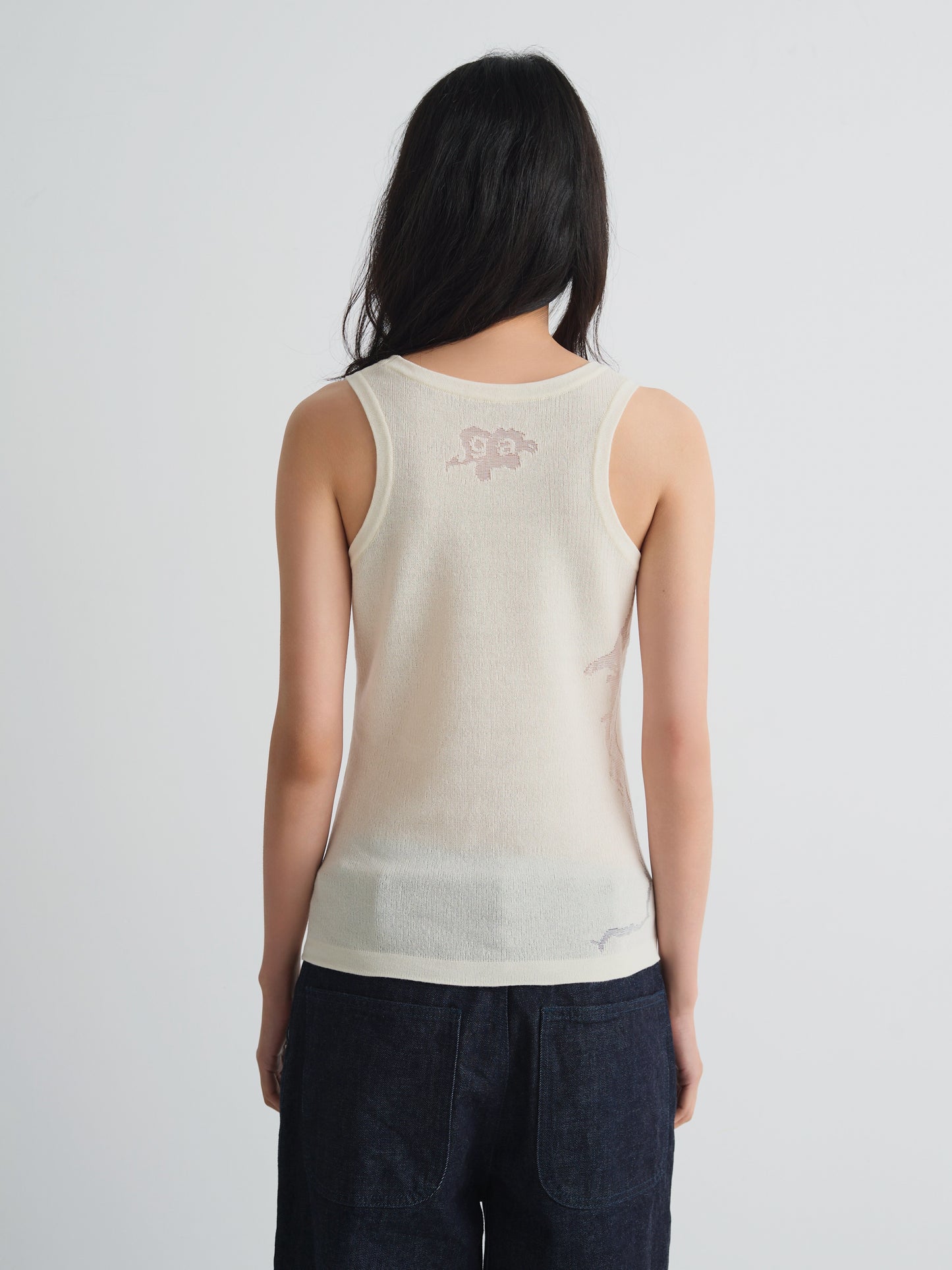 color:WHITE