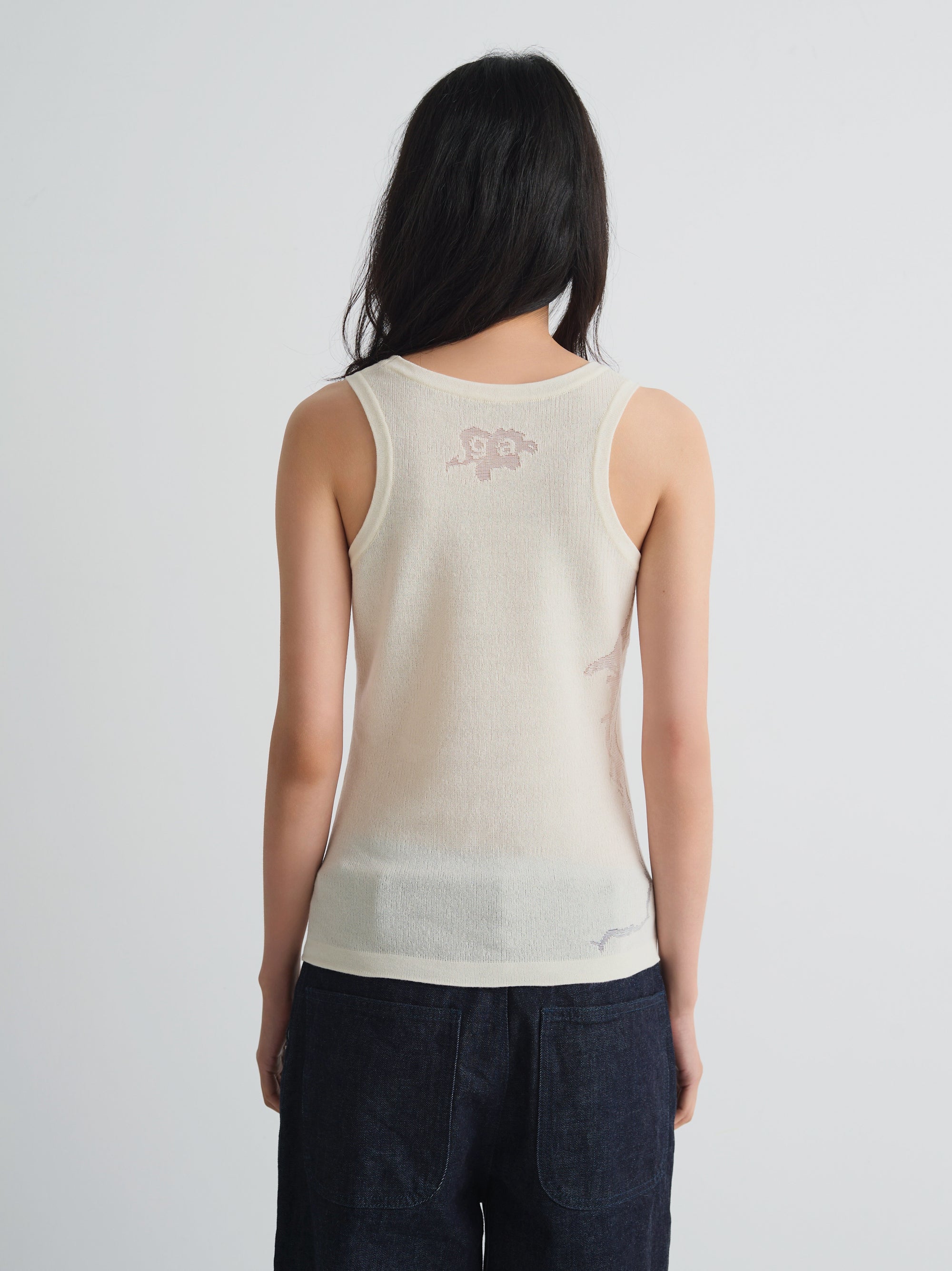 color:WHITE