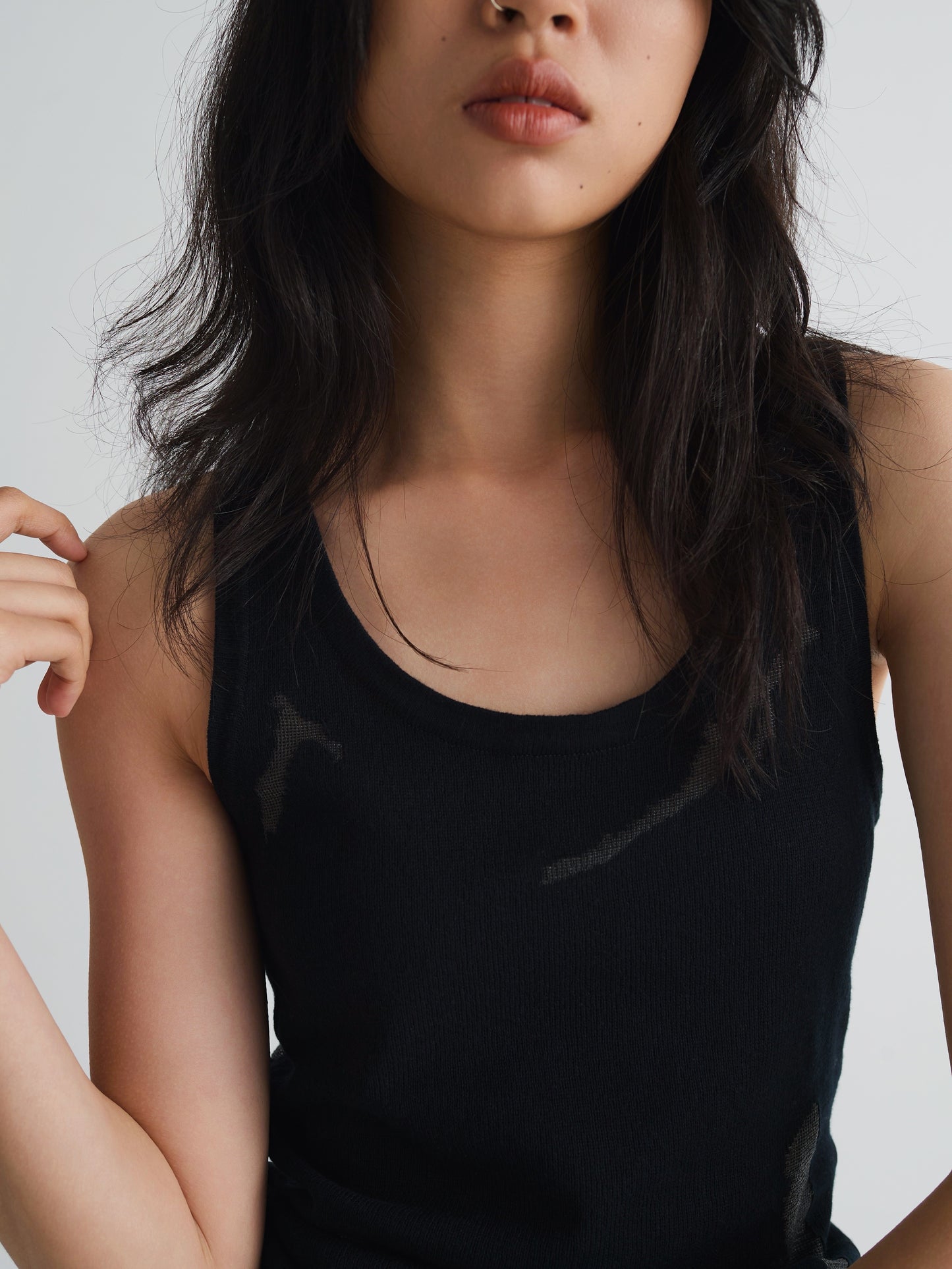 color:BLACK