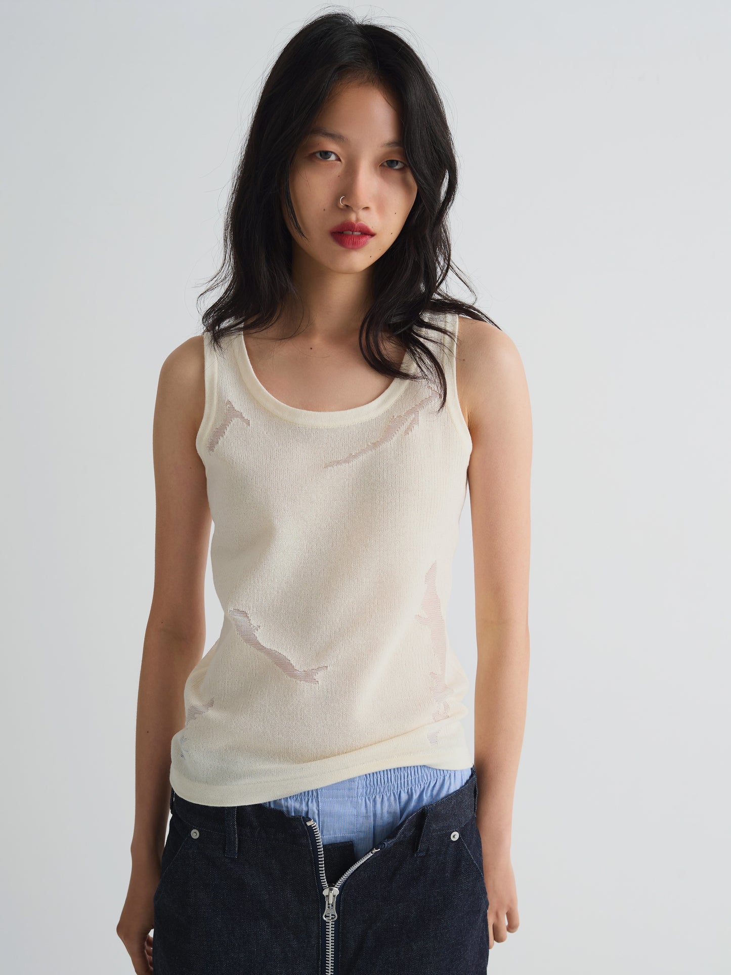 color:WHITE