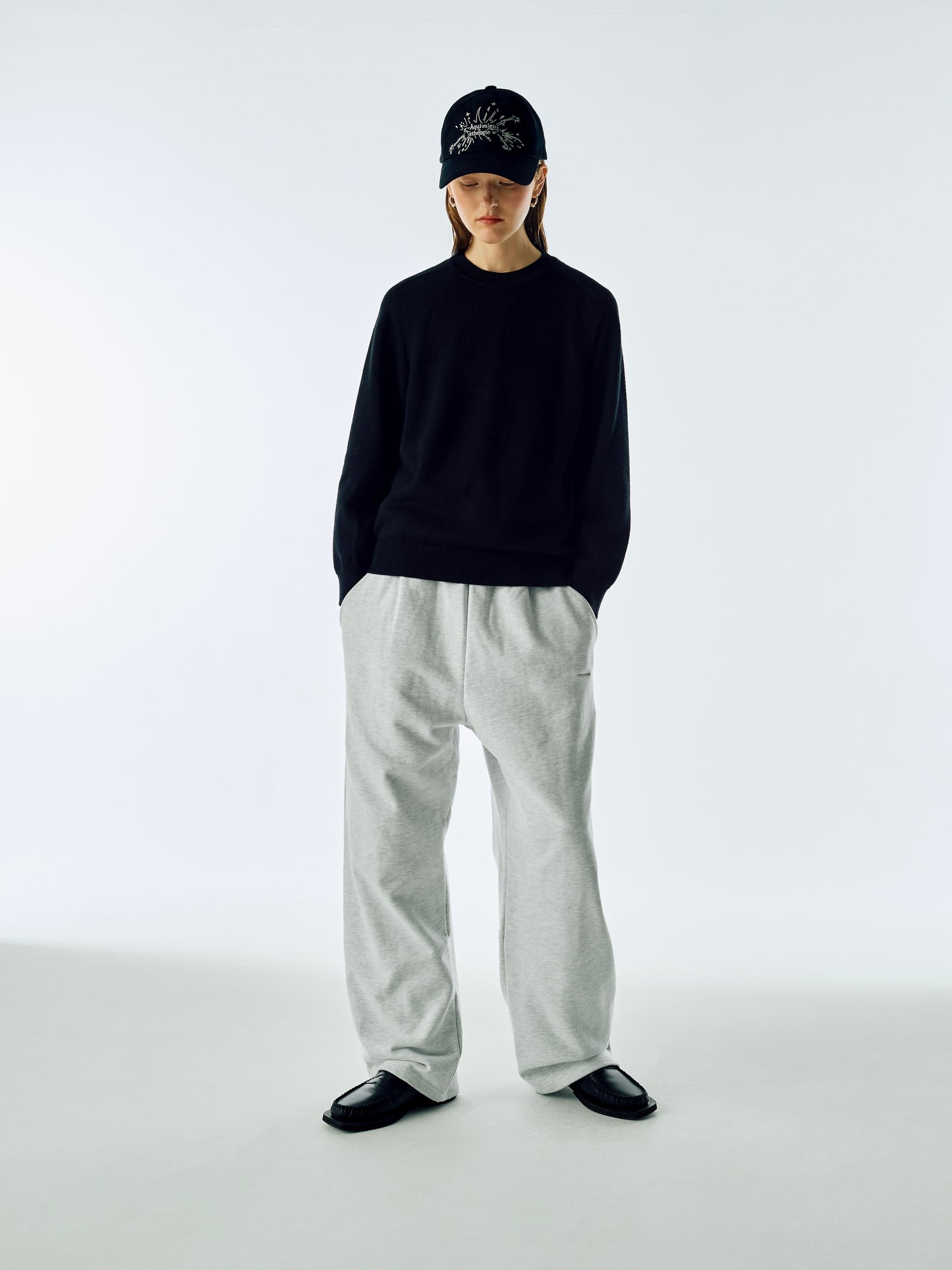 color:BLACK