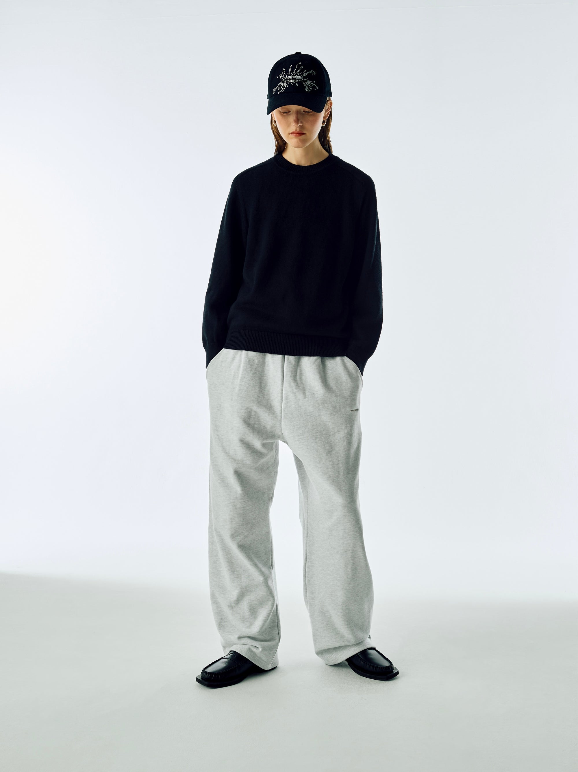 color:BLACK