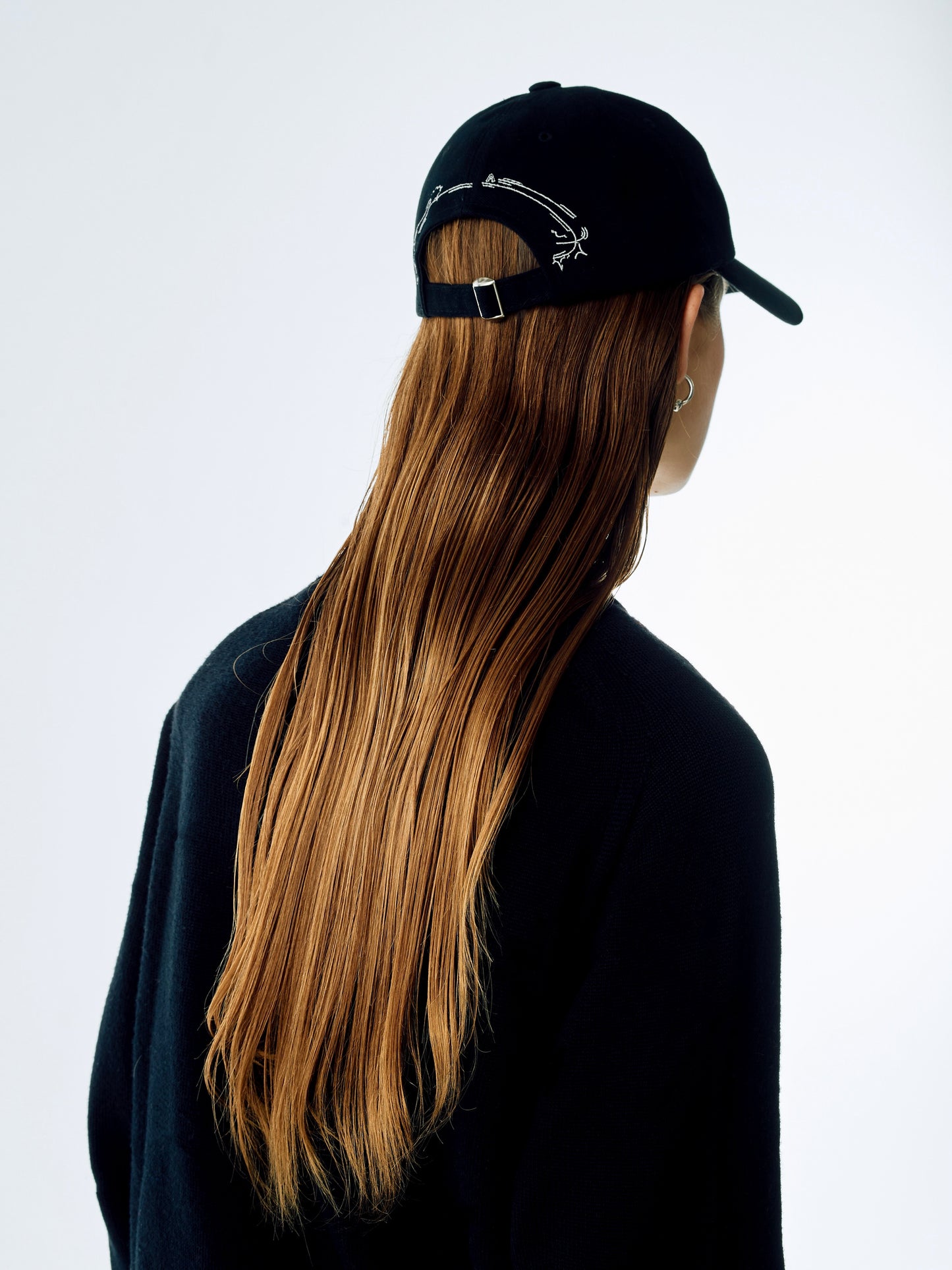 color:BLACK