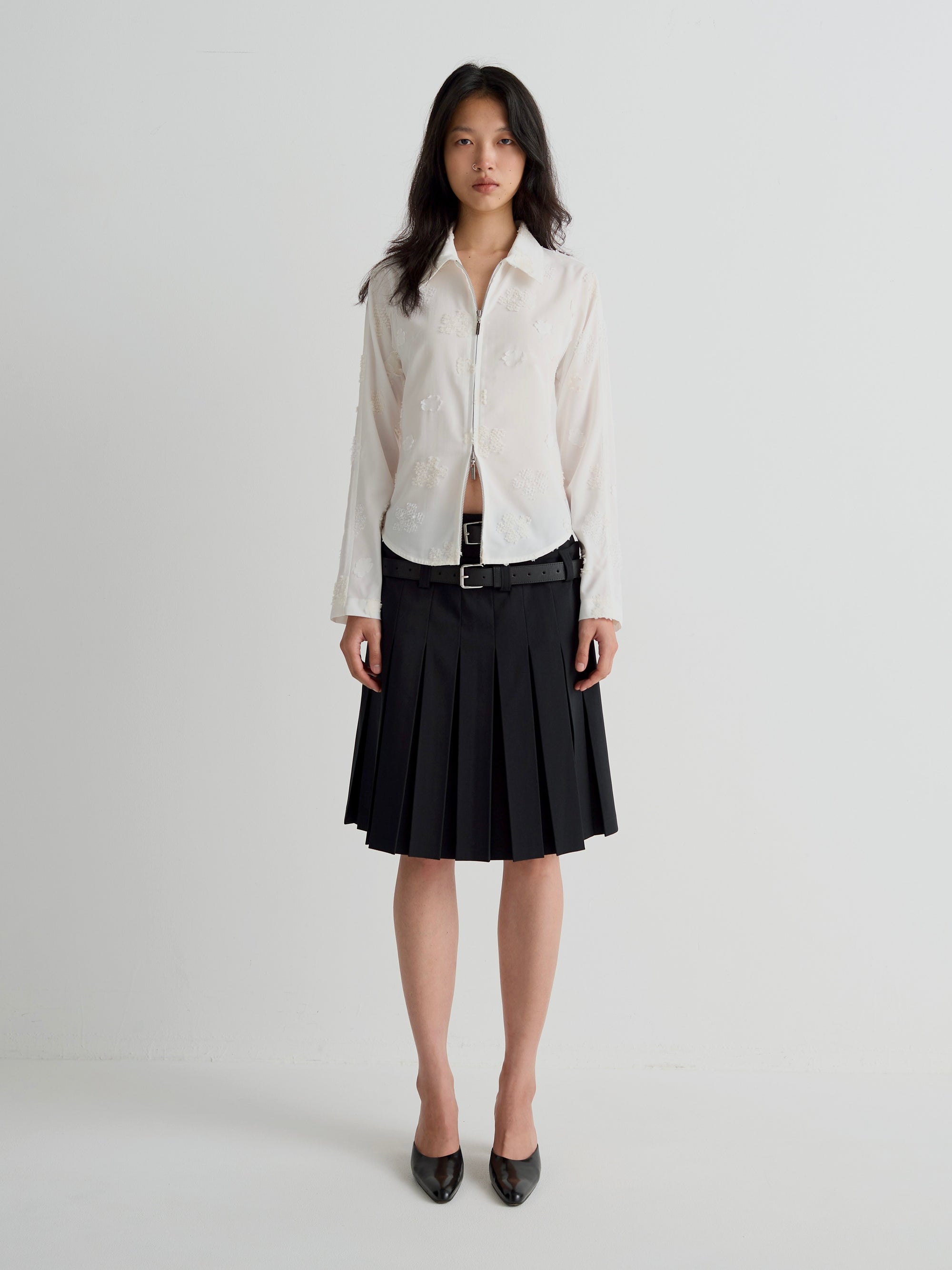 color:WHITE