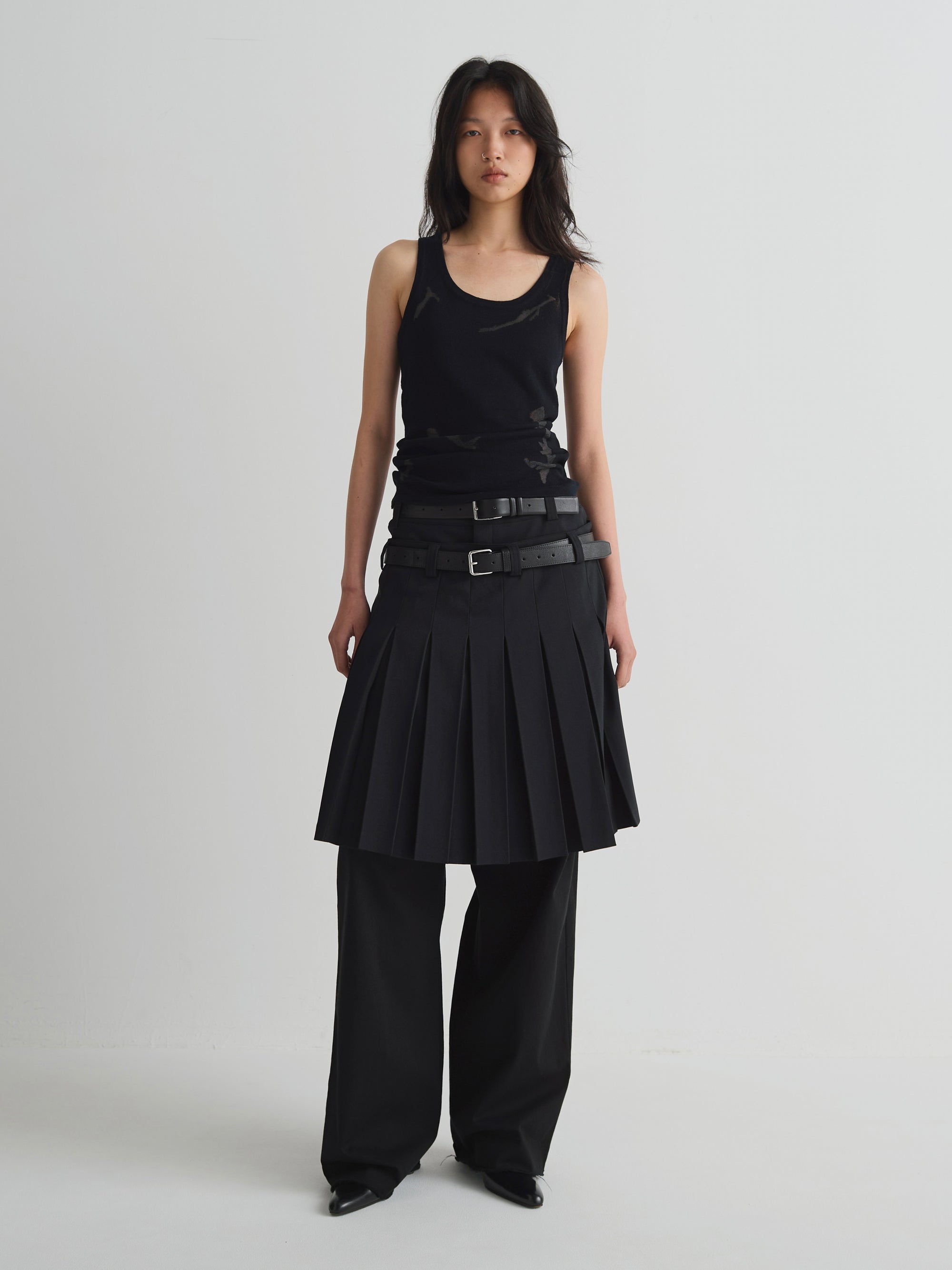 color:BLACK