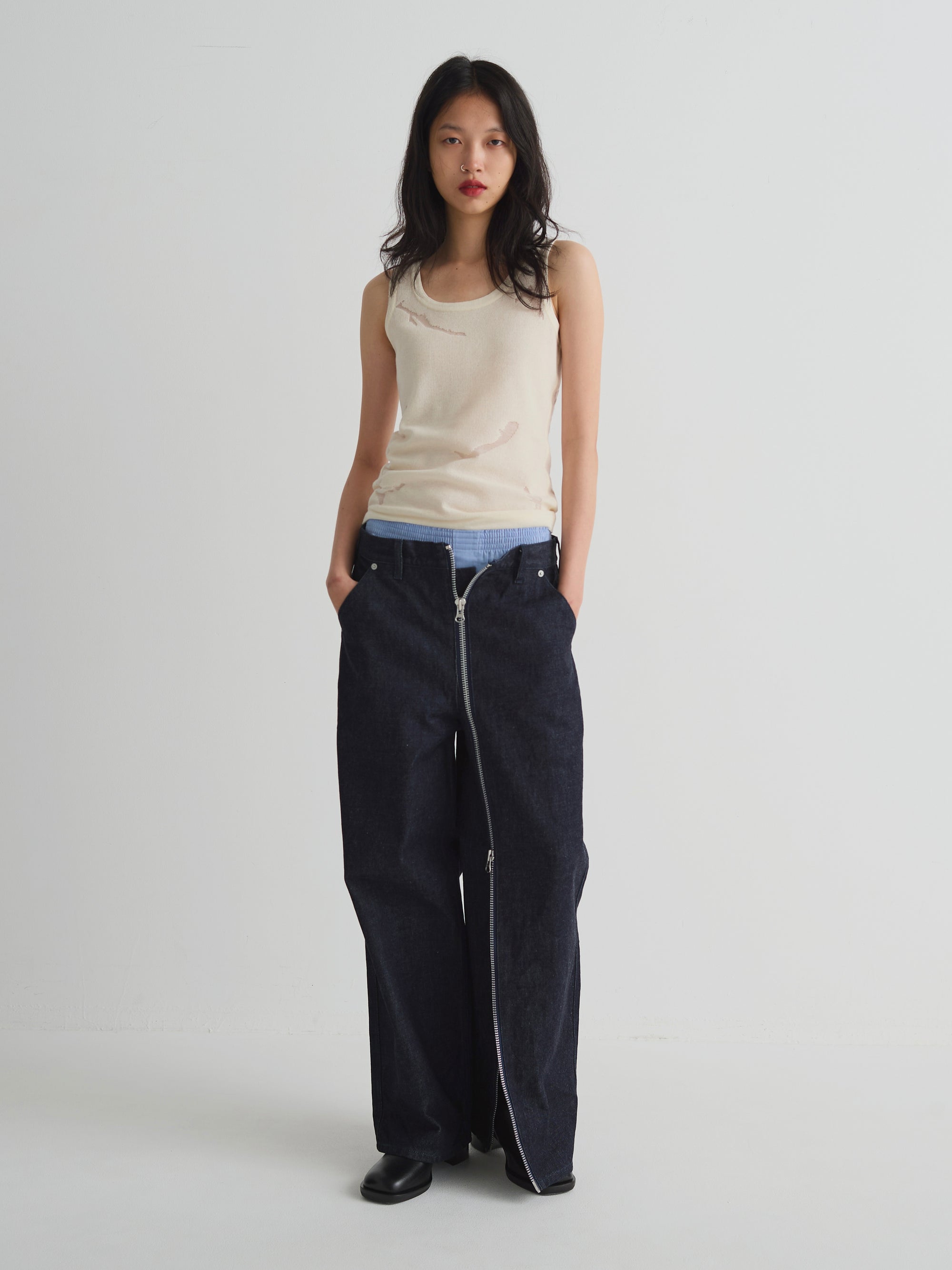 color:INDIGO