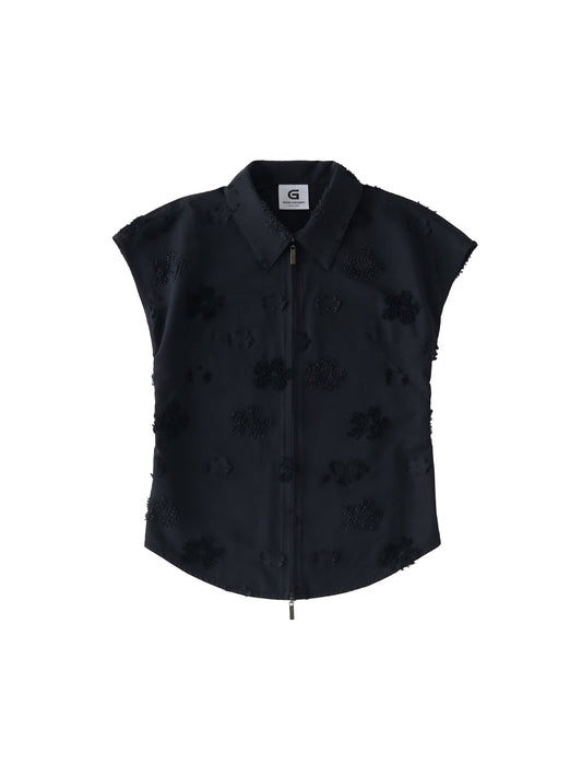 color:BLACK