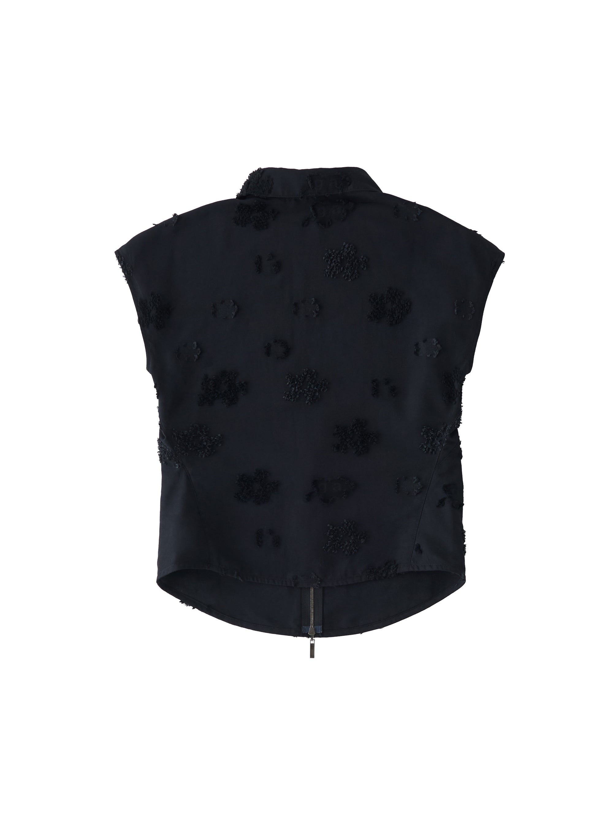 color:BLACK