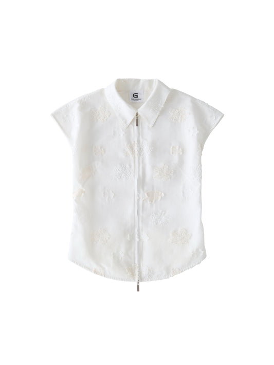 color:WHITE