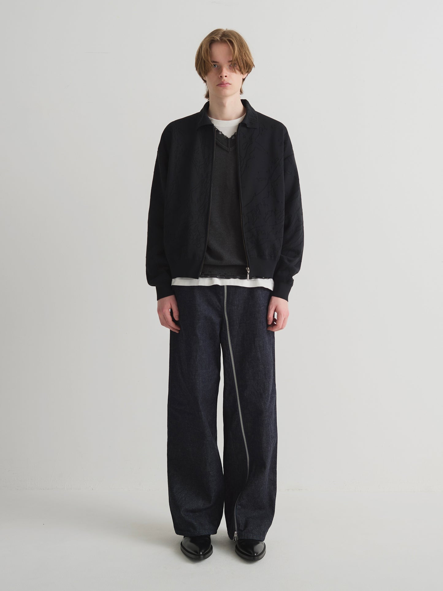 color:BLACK