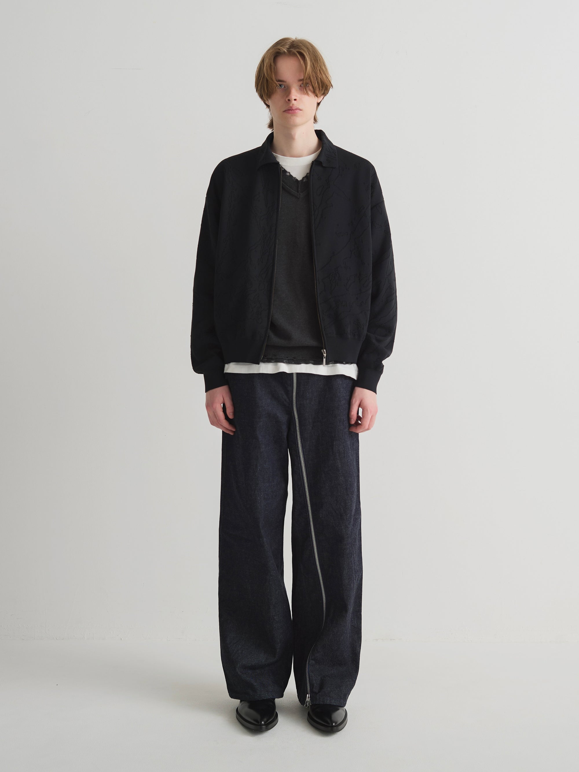 color:BLACK