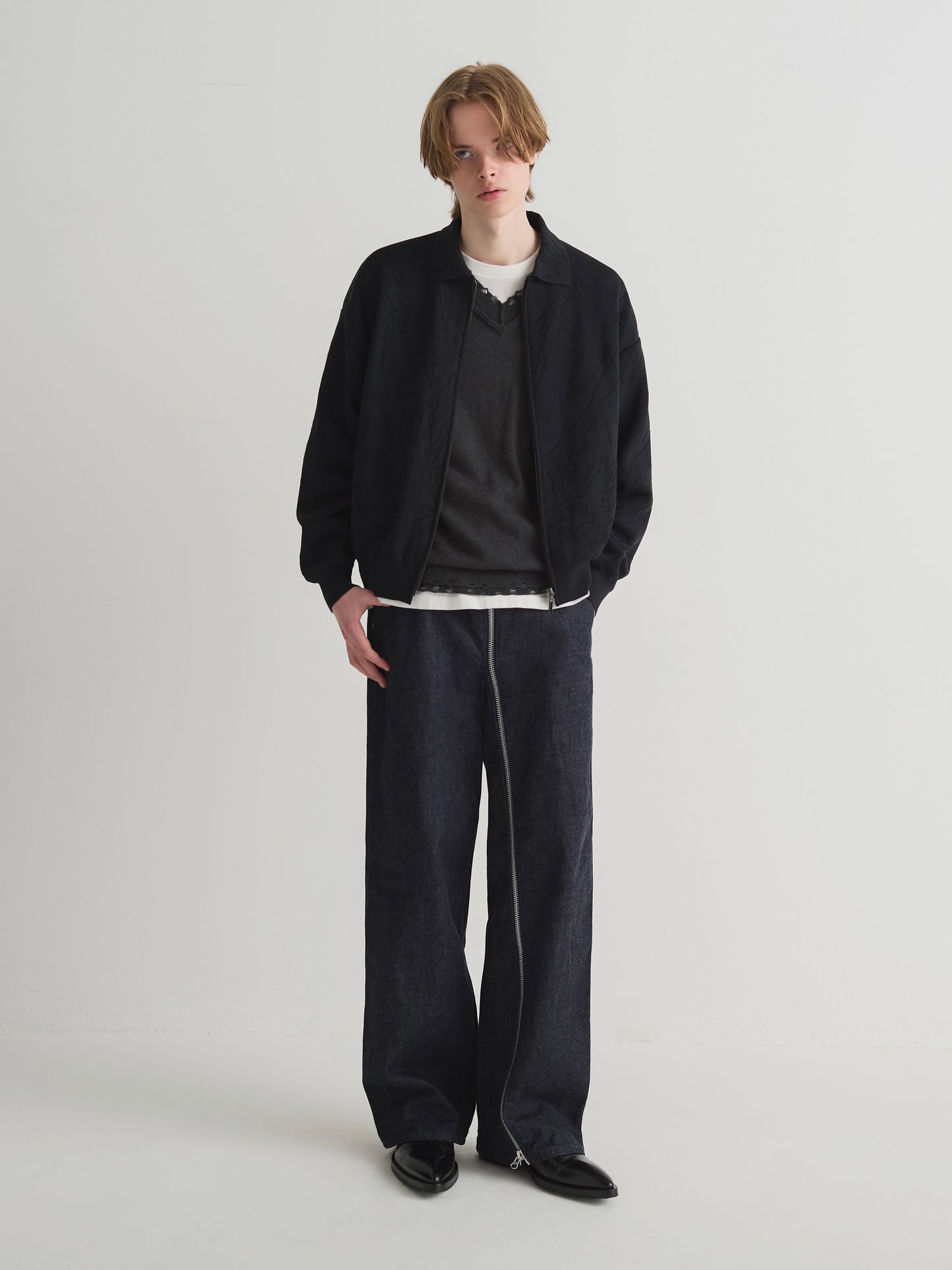 color:BLACK