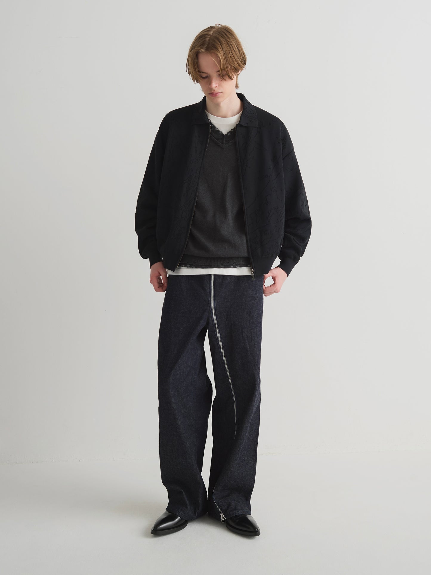 color:BLACK