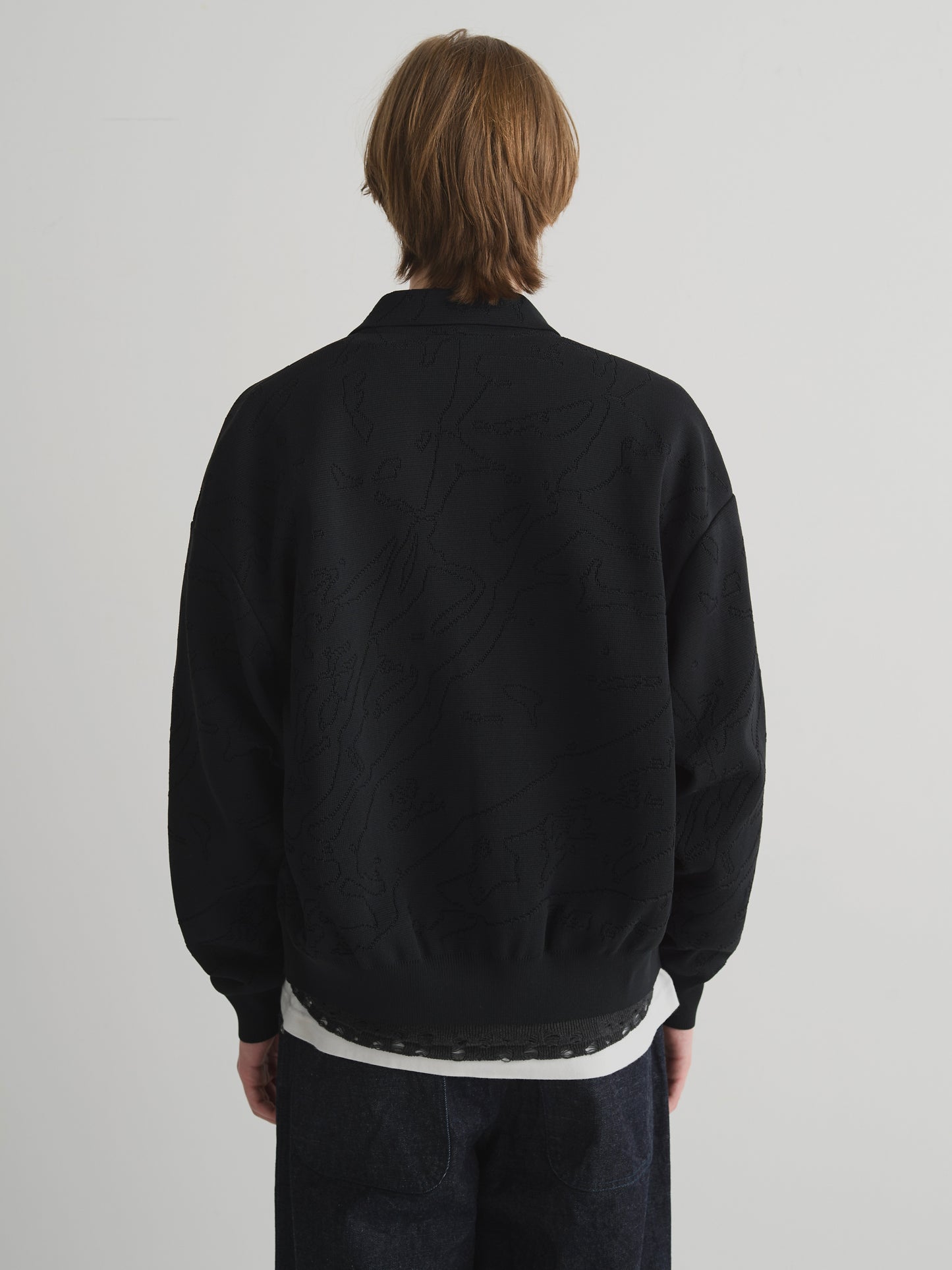 color:BLACK