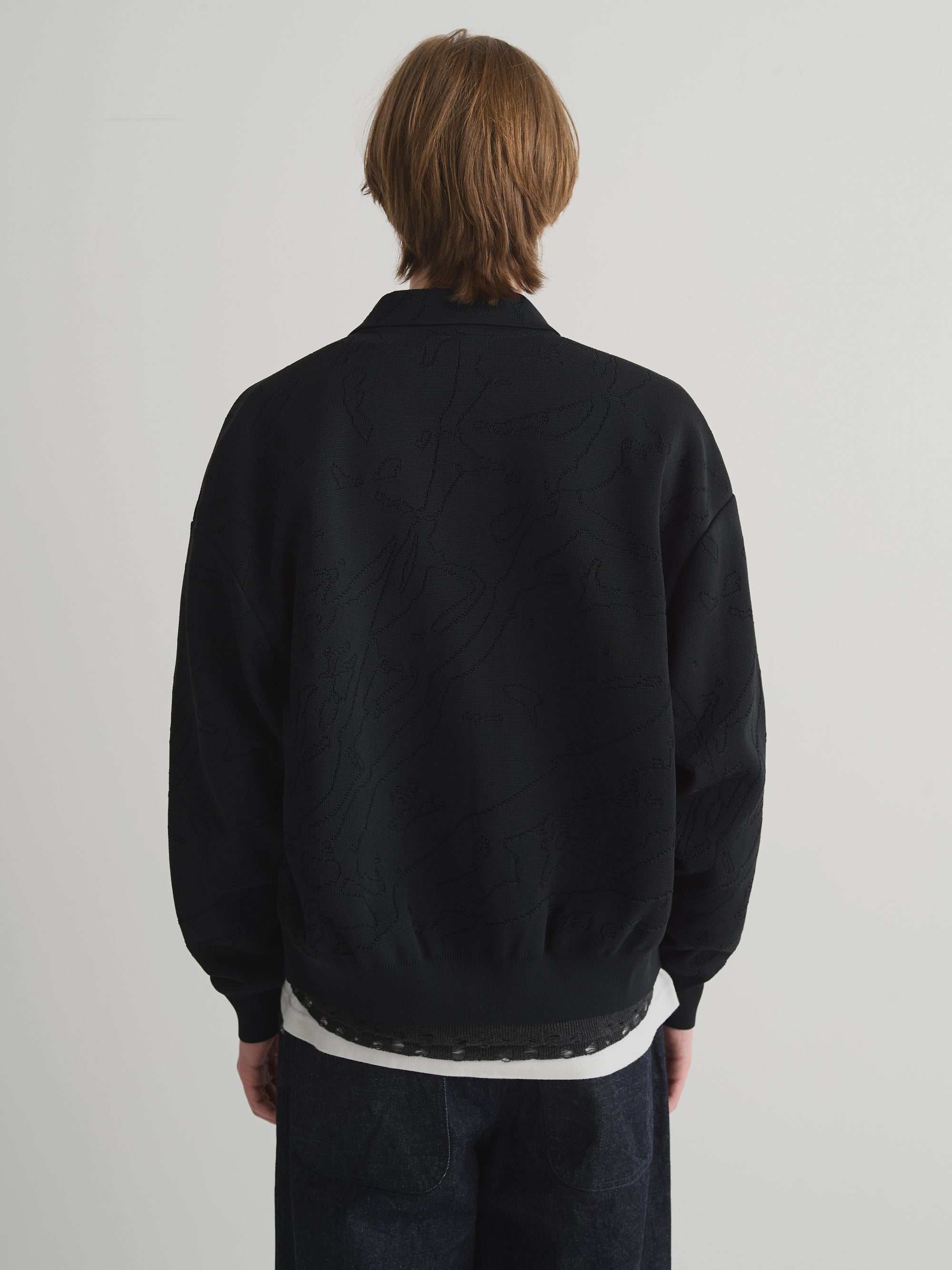 color:BLACK