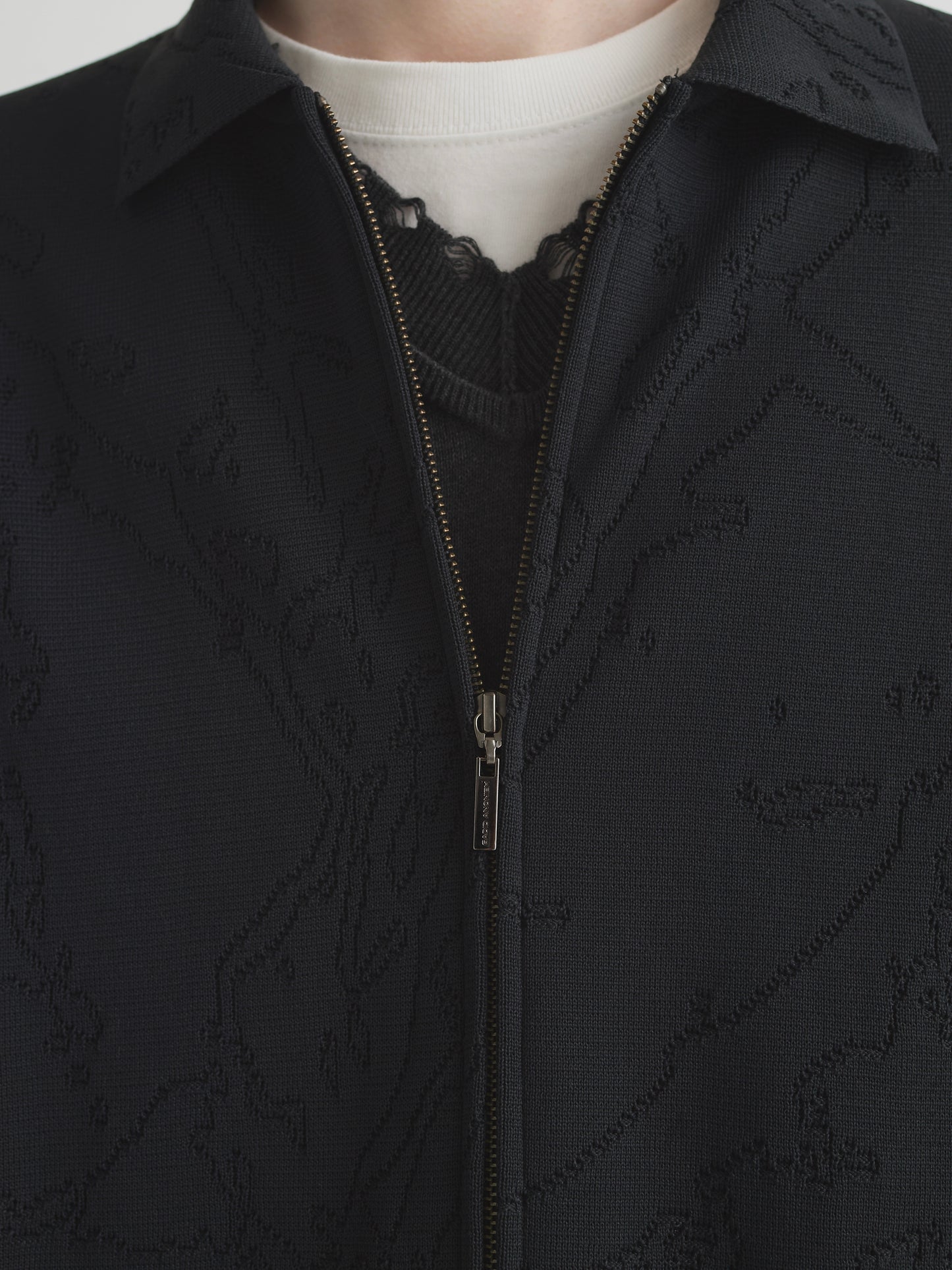 color:BLACK