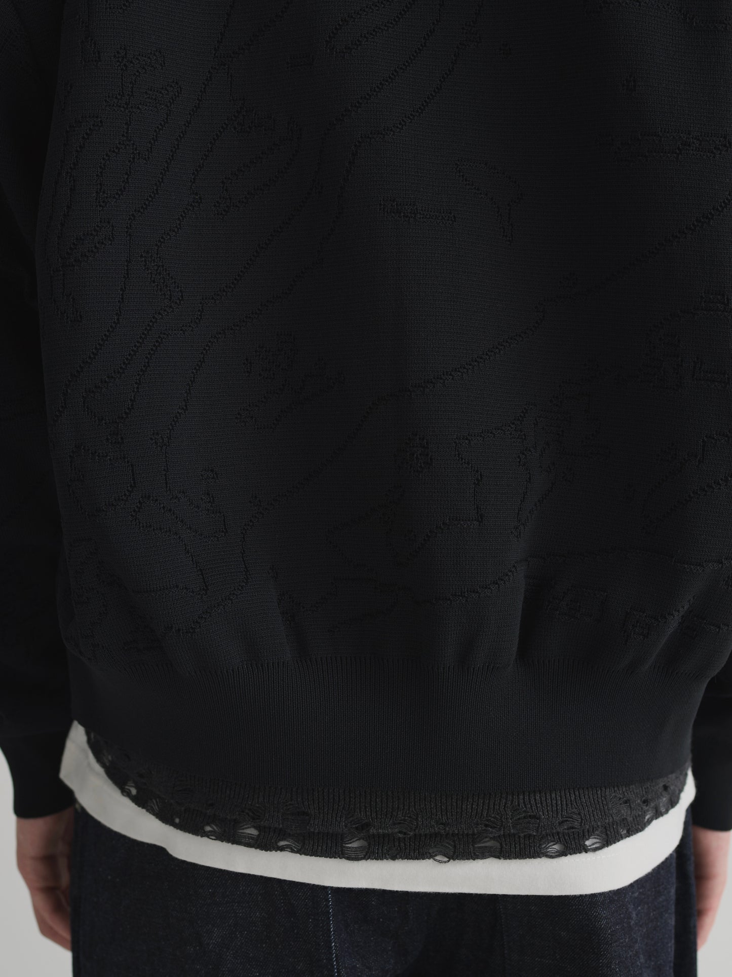 color:BLACK