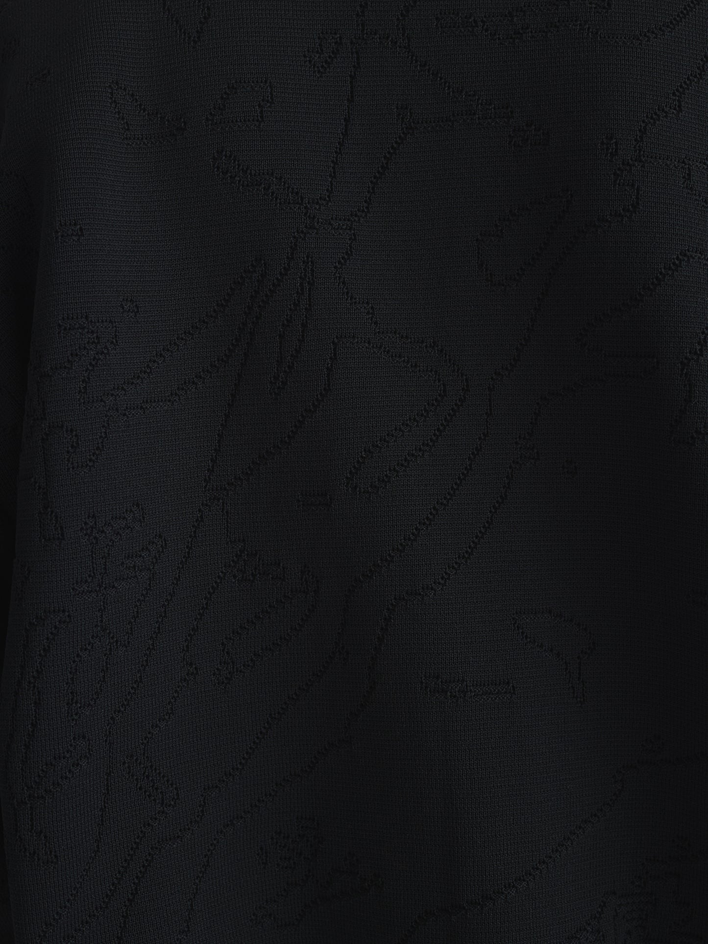 color:BLACK