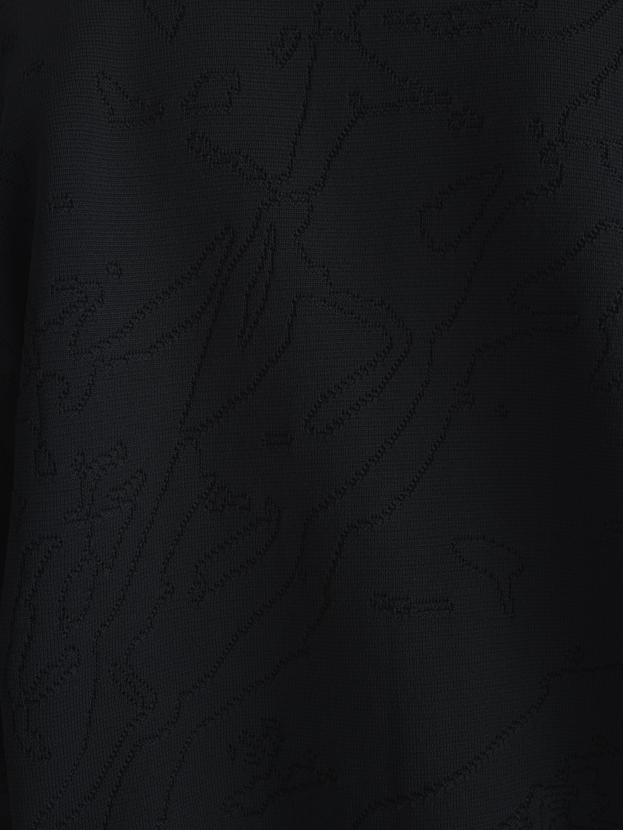 color:BLACK