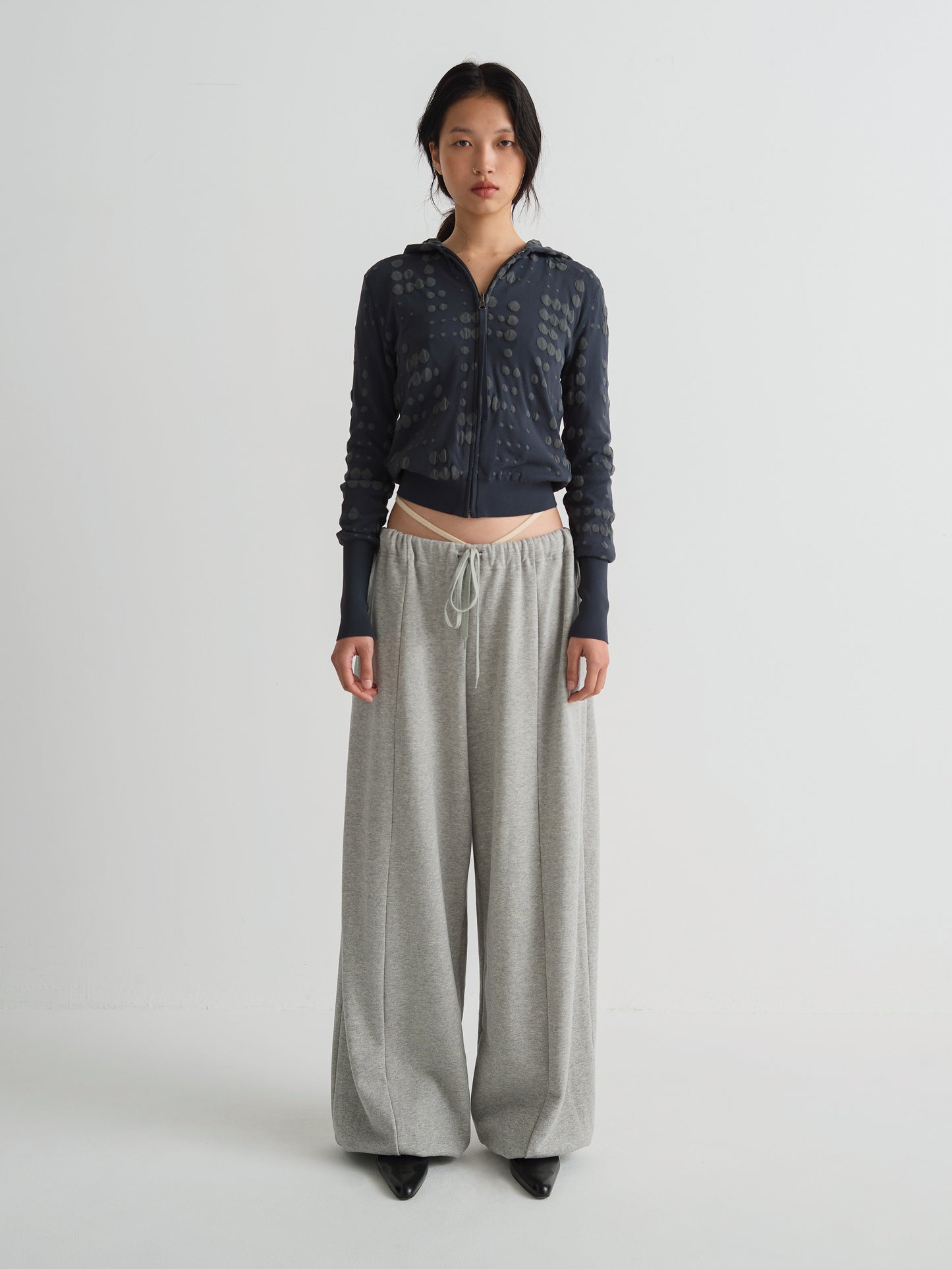color:GREY