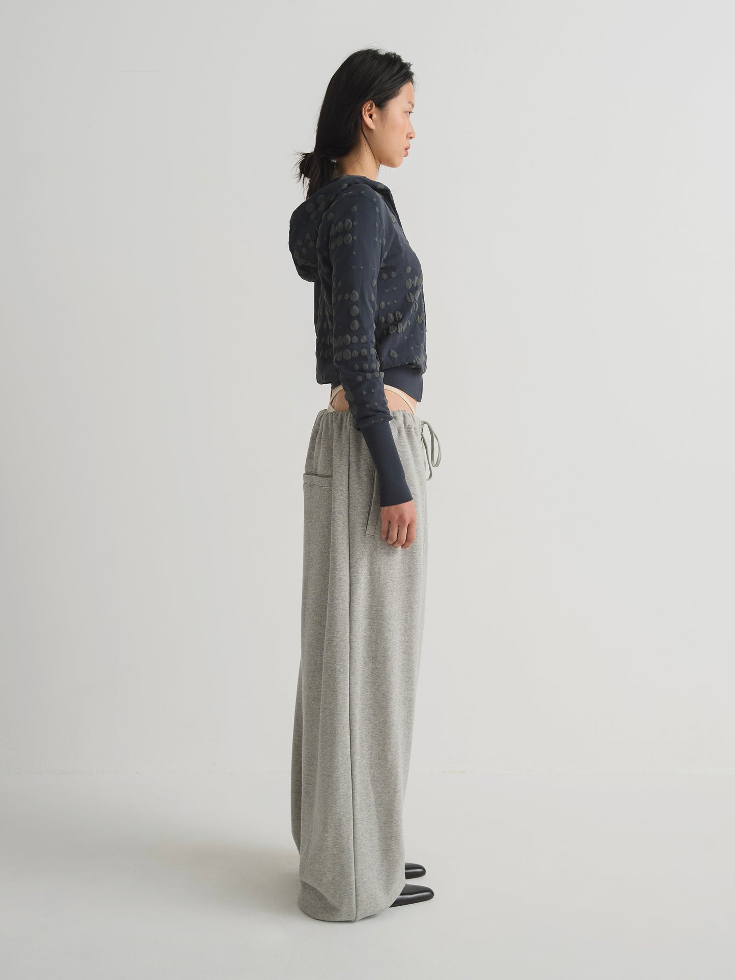 color:GREY