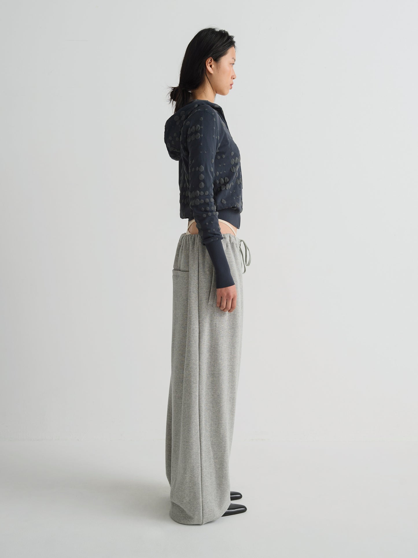 color:GREY