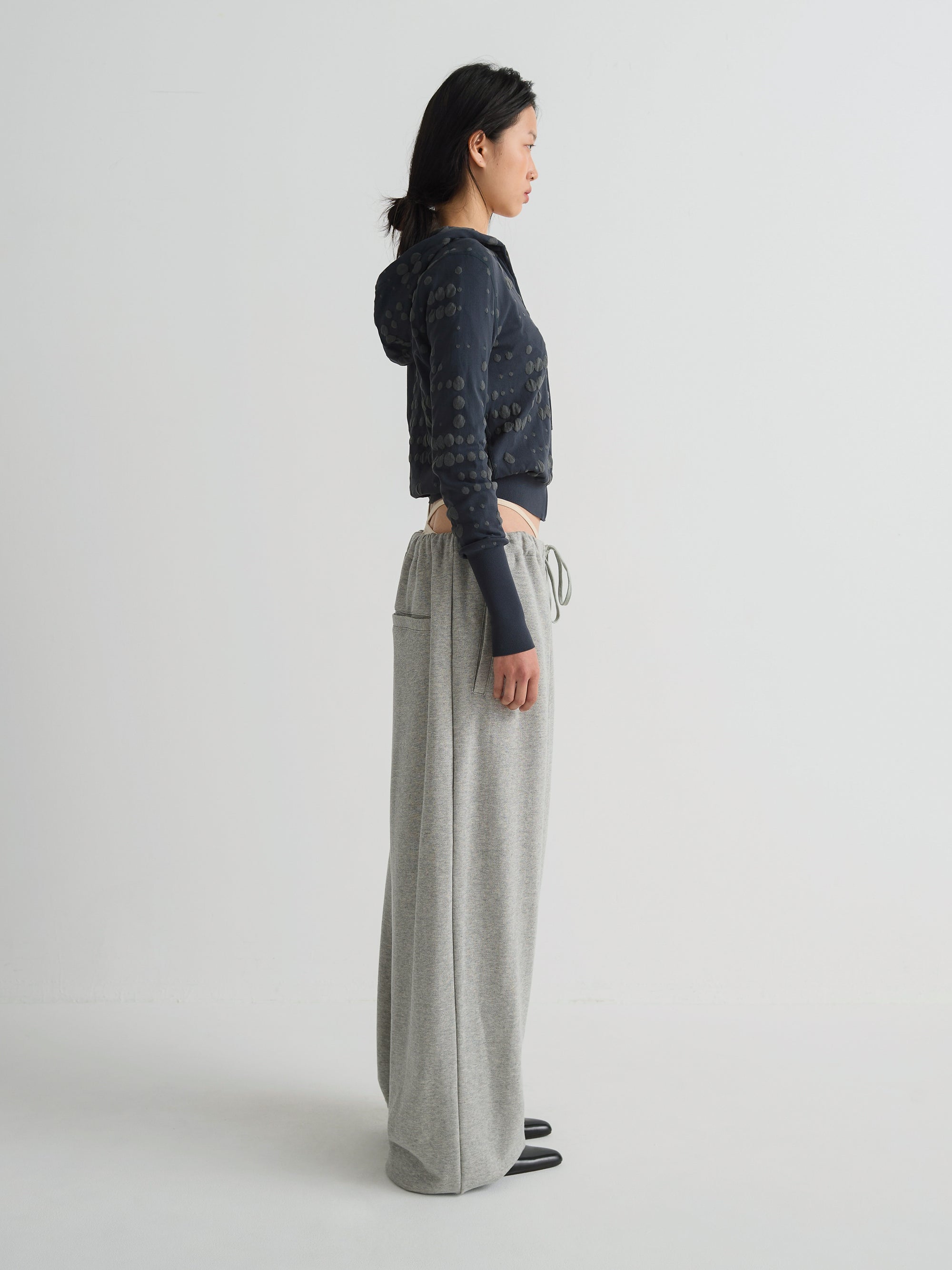 color:GREY