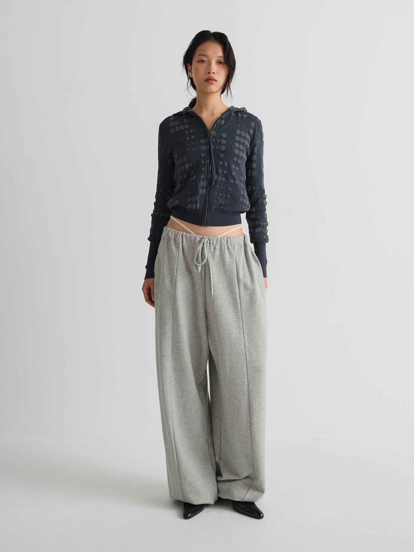 color:GREY
