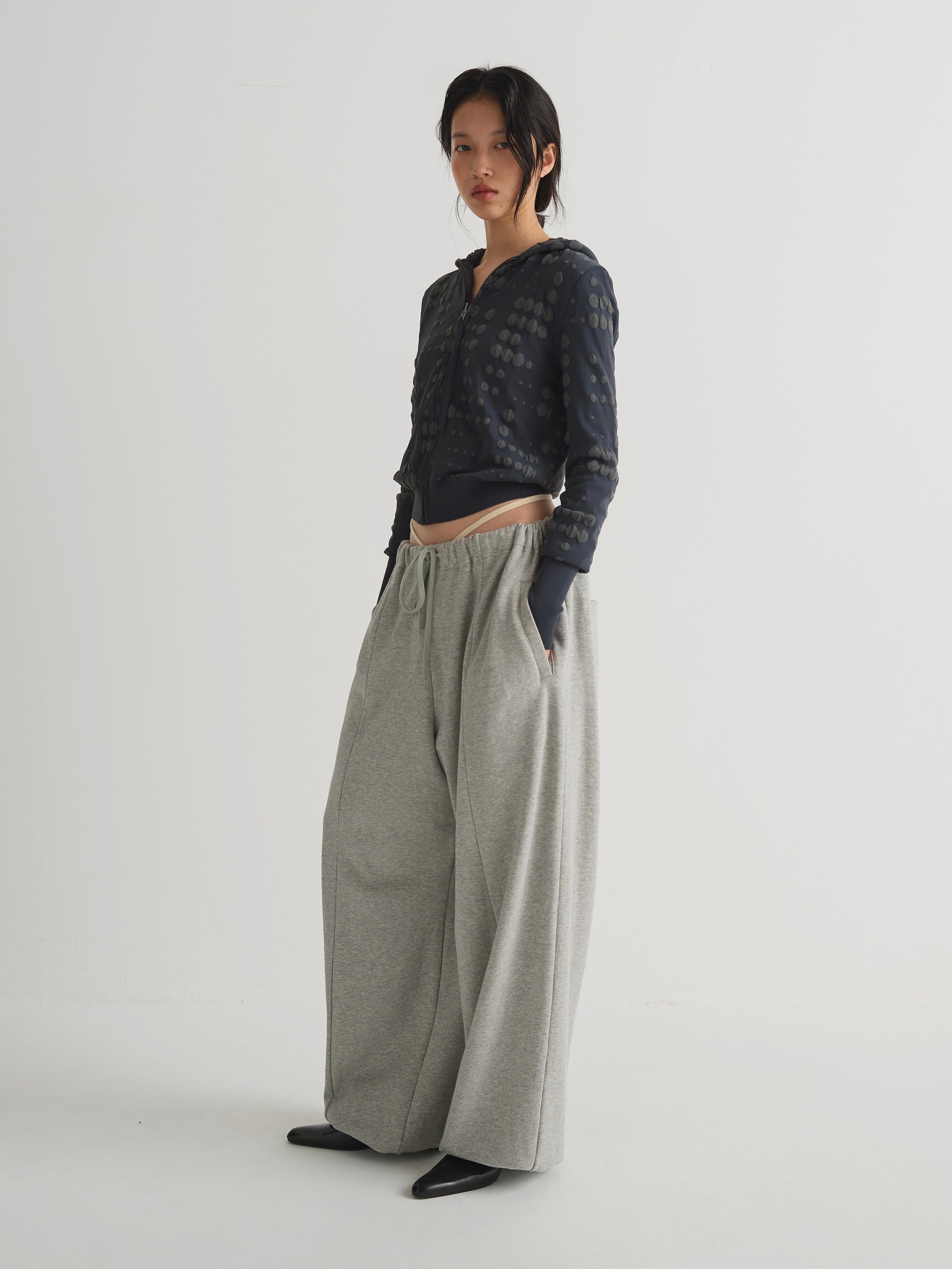 color:GREY