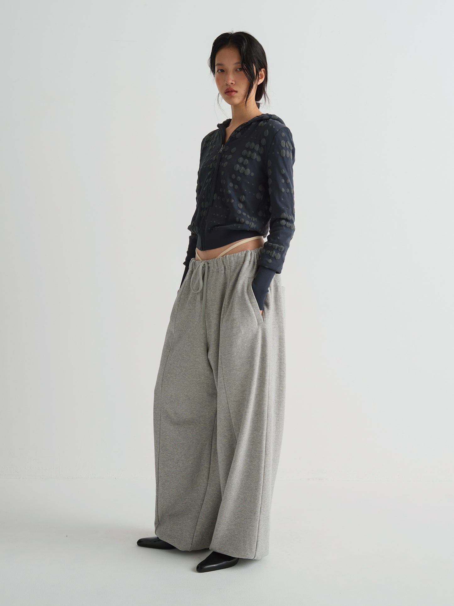 color:GREY