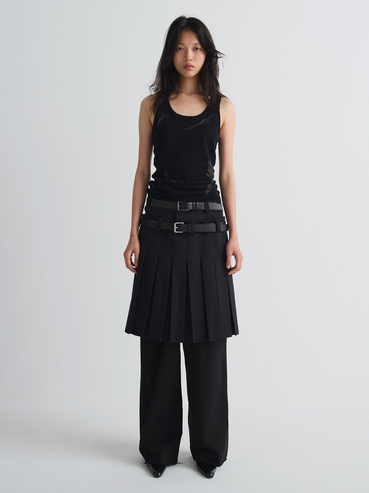 color:BLACK