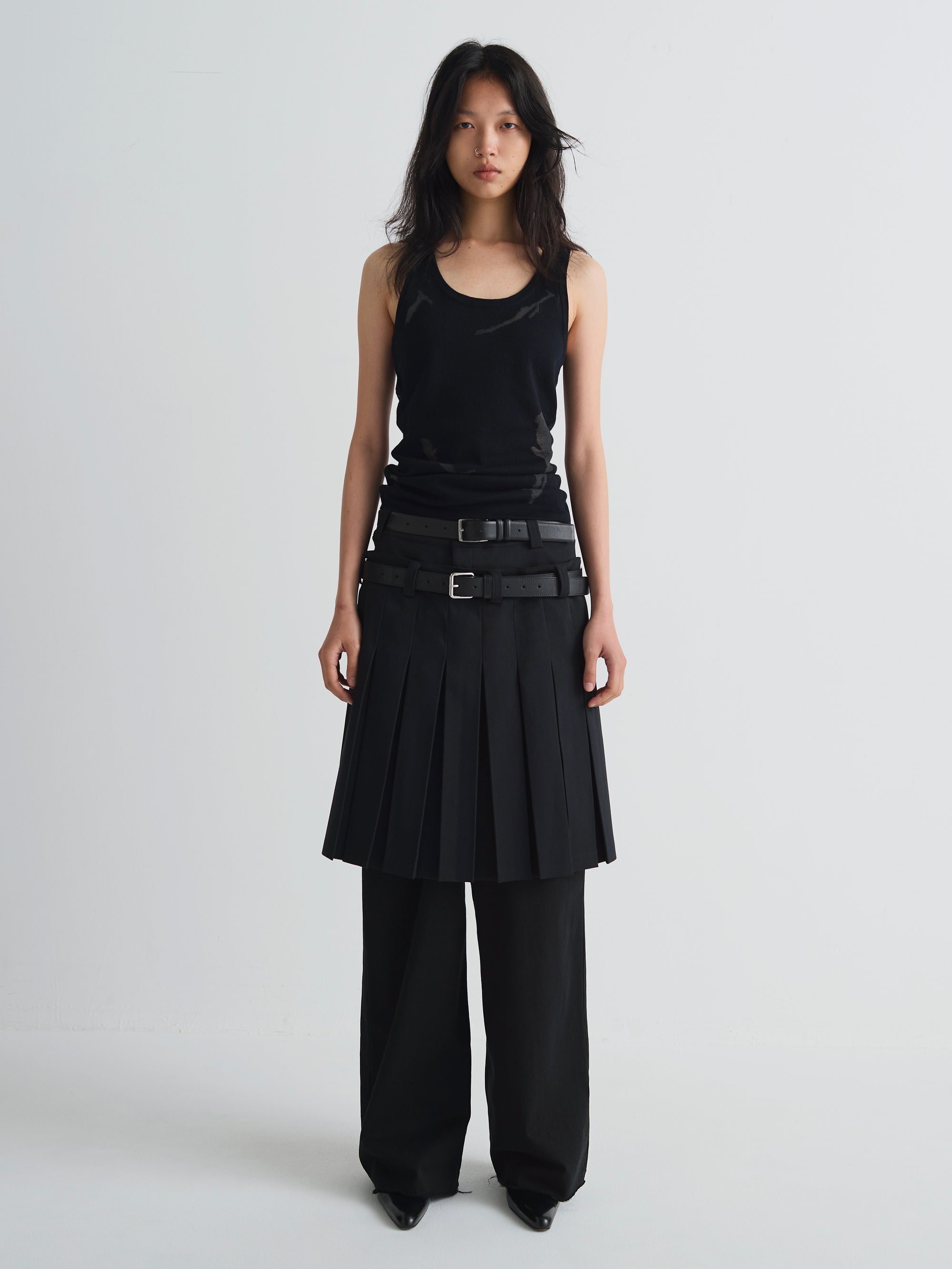 color:BLACK