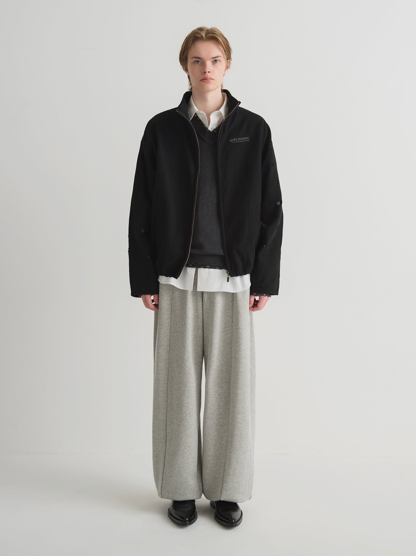 color:GREY