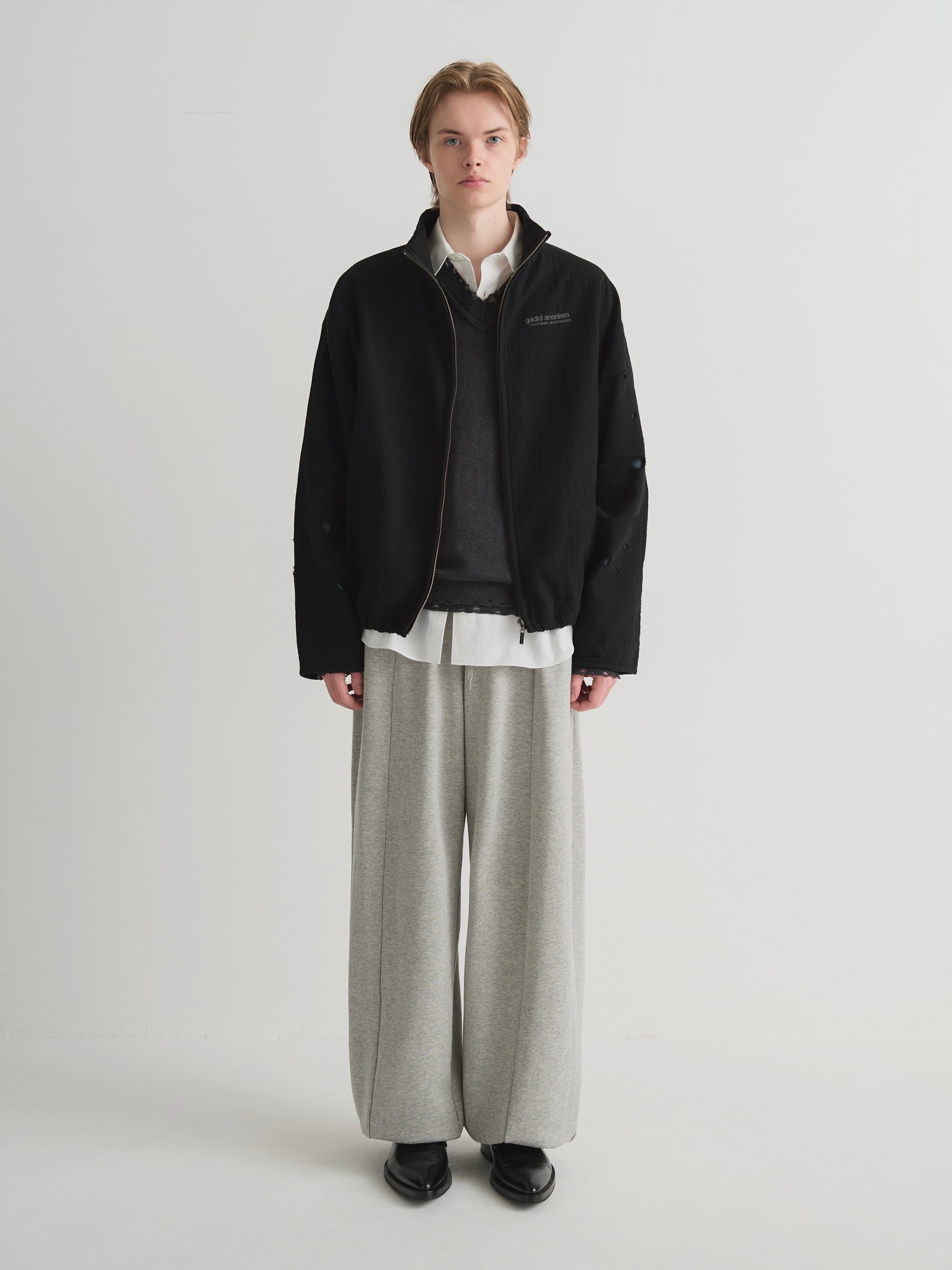 color:GREY