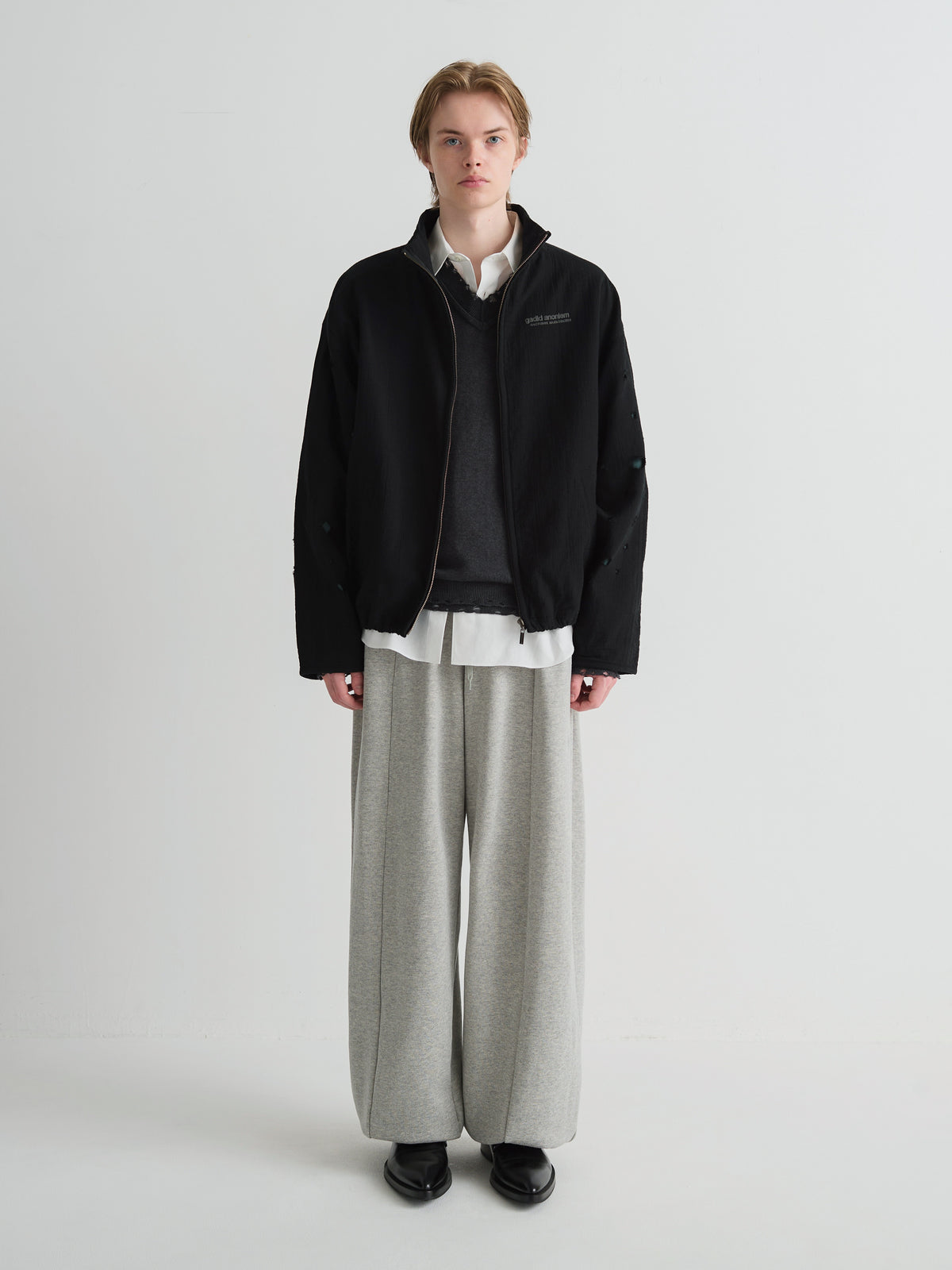 color:BLACK