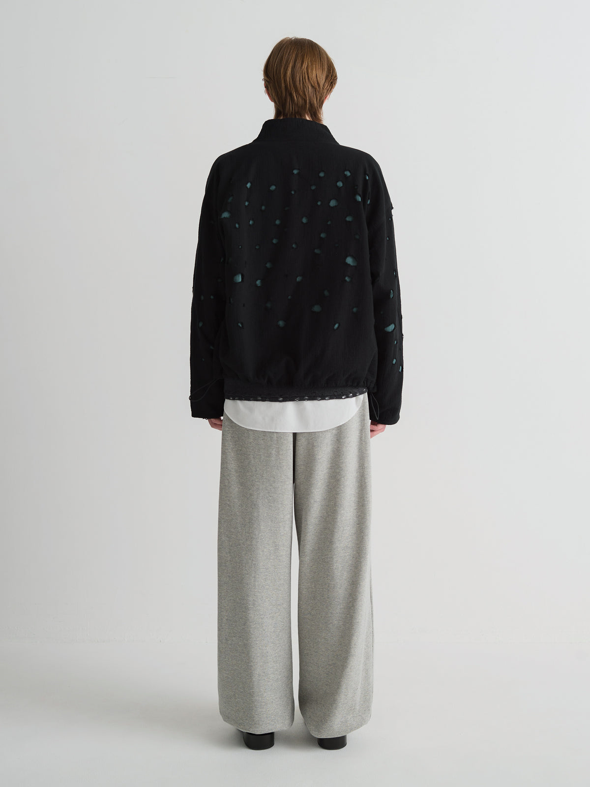 color:BLACK