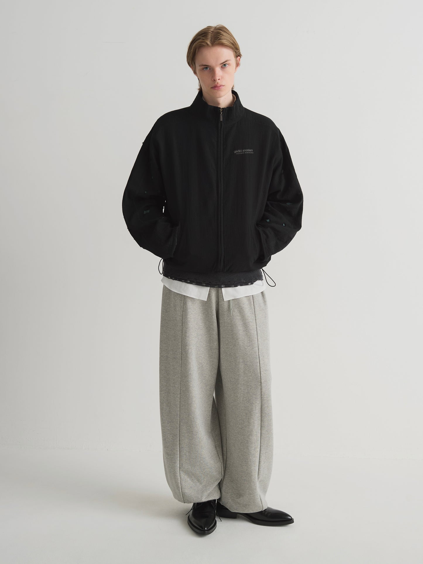 color:GREY