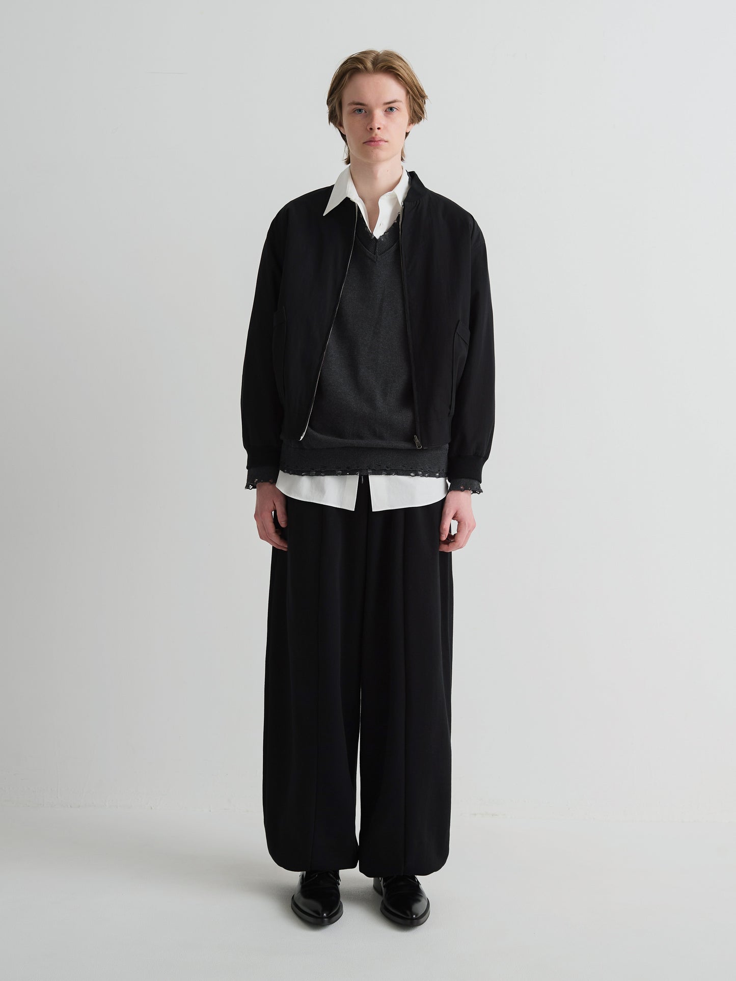 color:BLACK