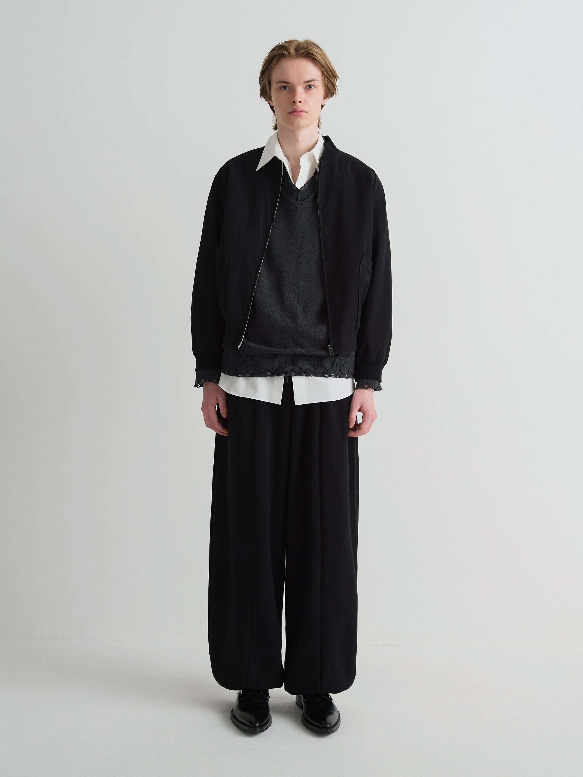 color:BLACK