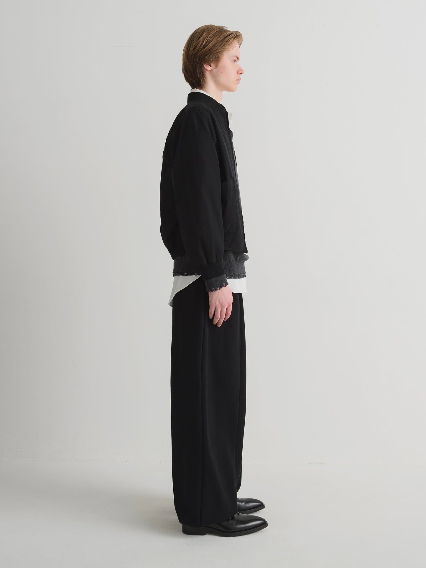 color:BLACK