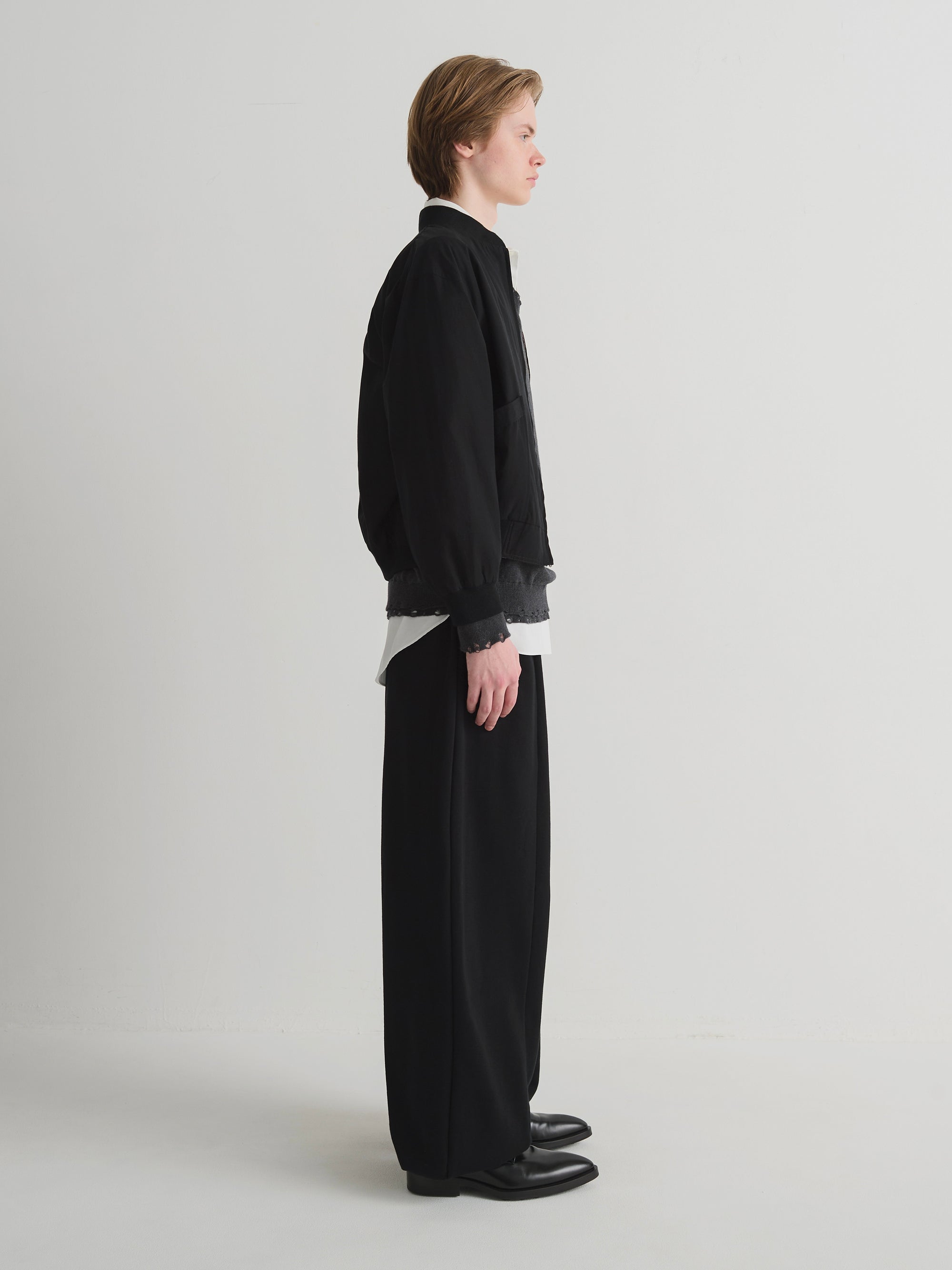color:BLACK