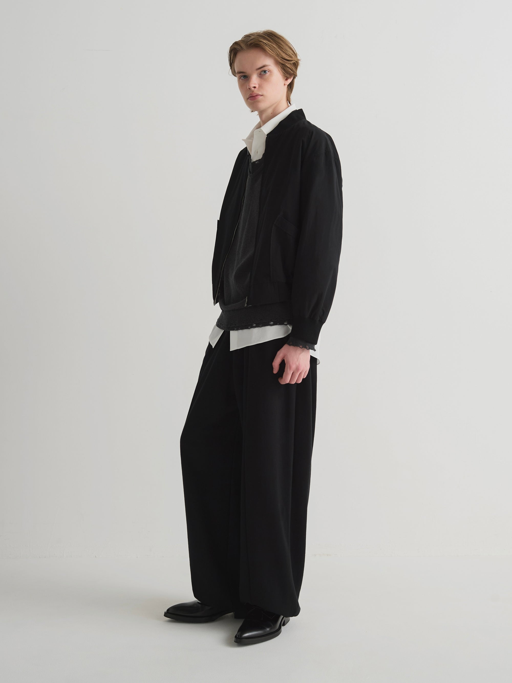 color:BLACK