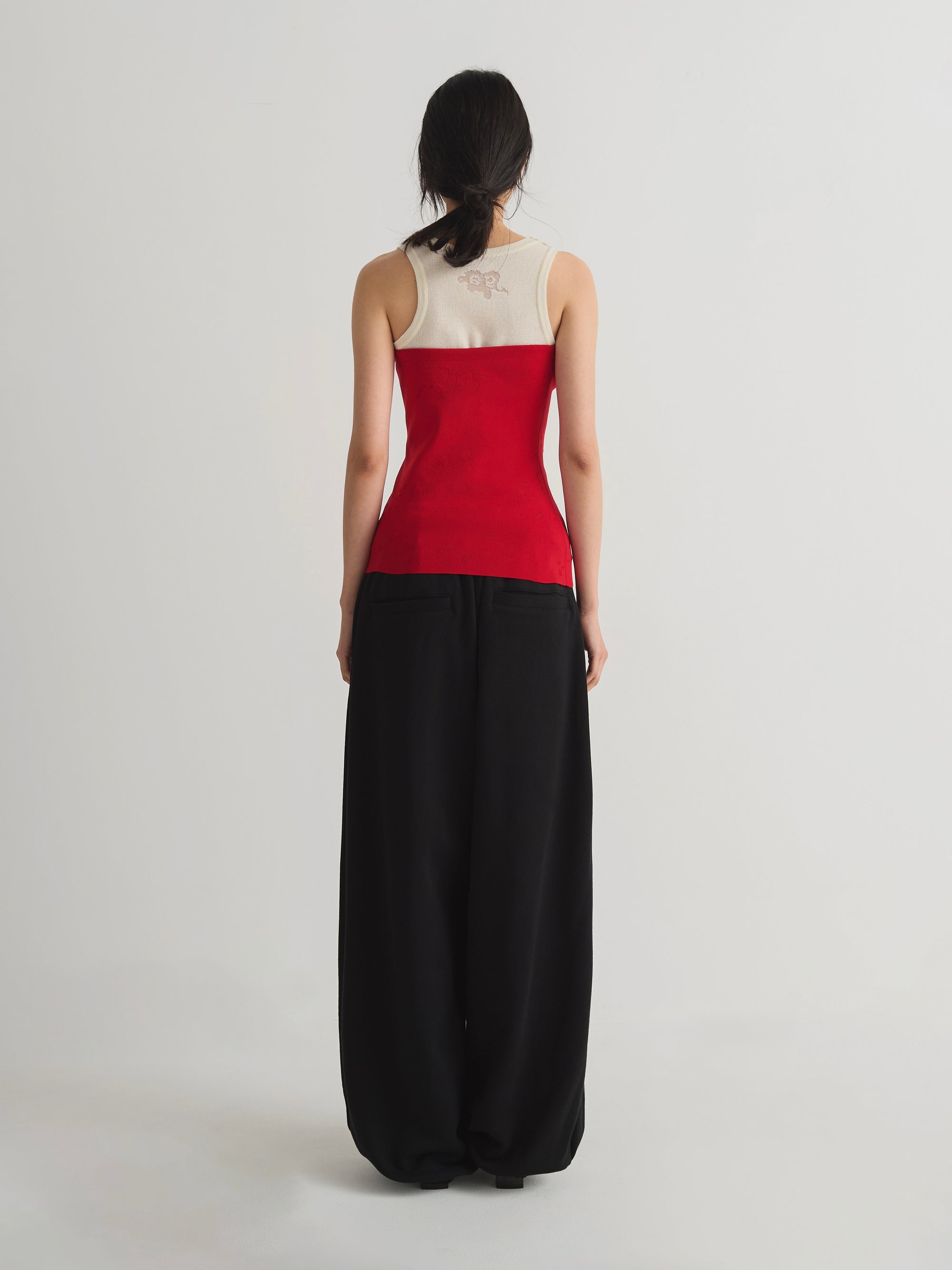 color:BLACK
