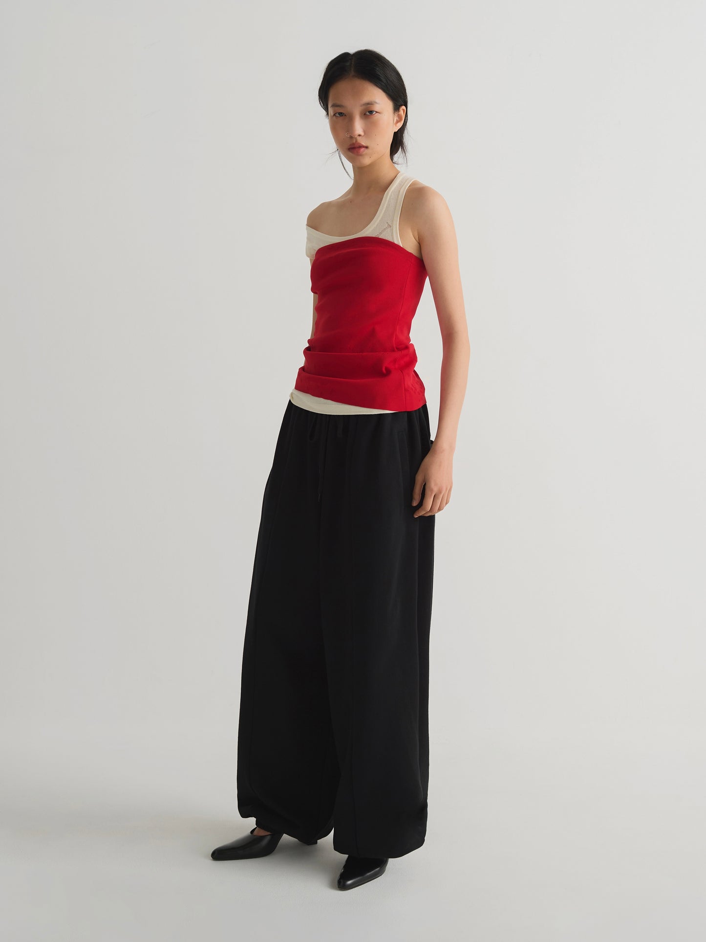 color:BLACK